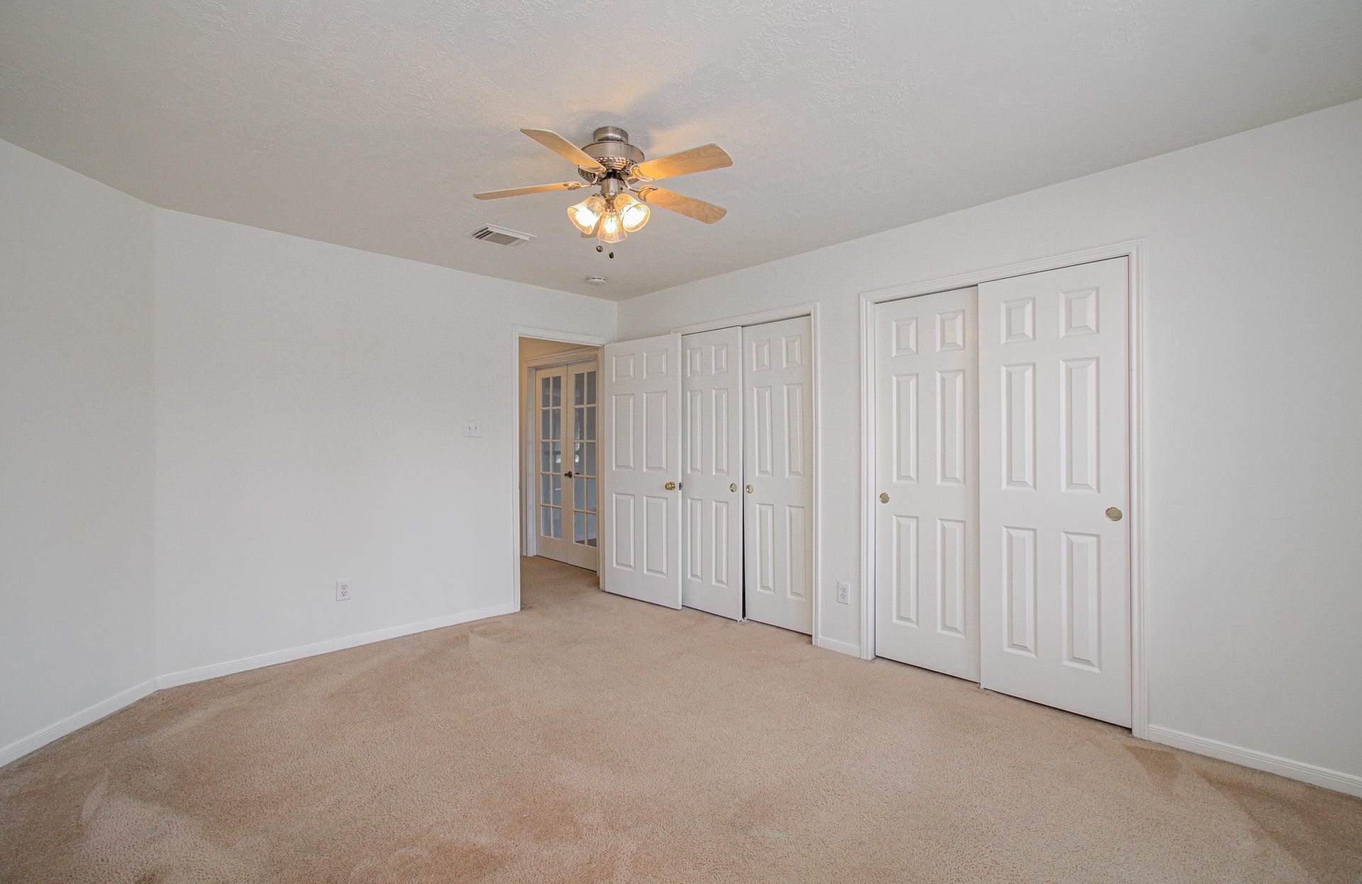 1402 Pine Knot Court, Pearland, TX 77581 Bedroom #3 upstairs.
