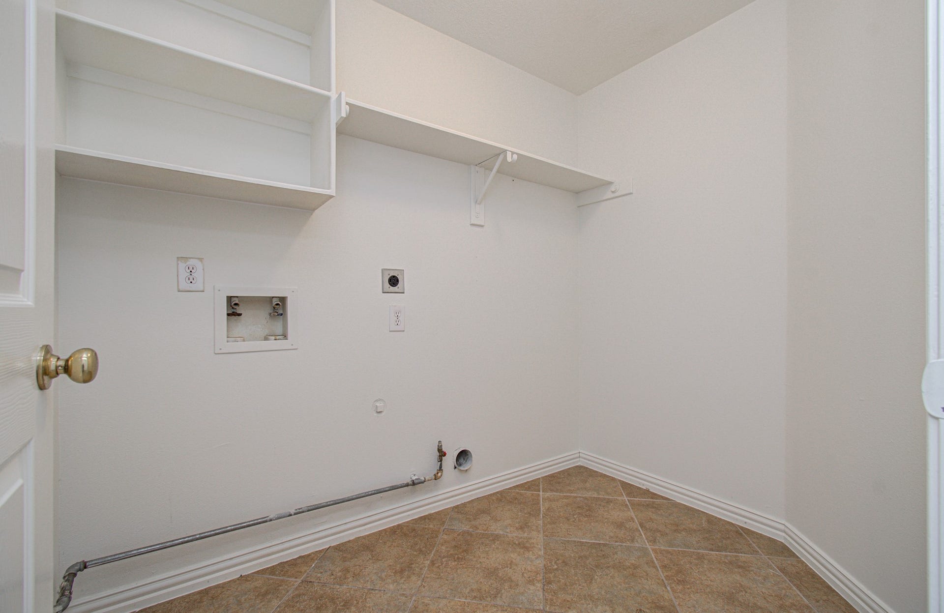 1402 Pine Knot Court, Pearland, TX 77581 Laundry room with extra shelving.