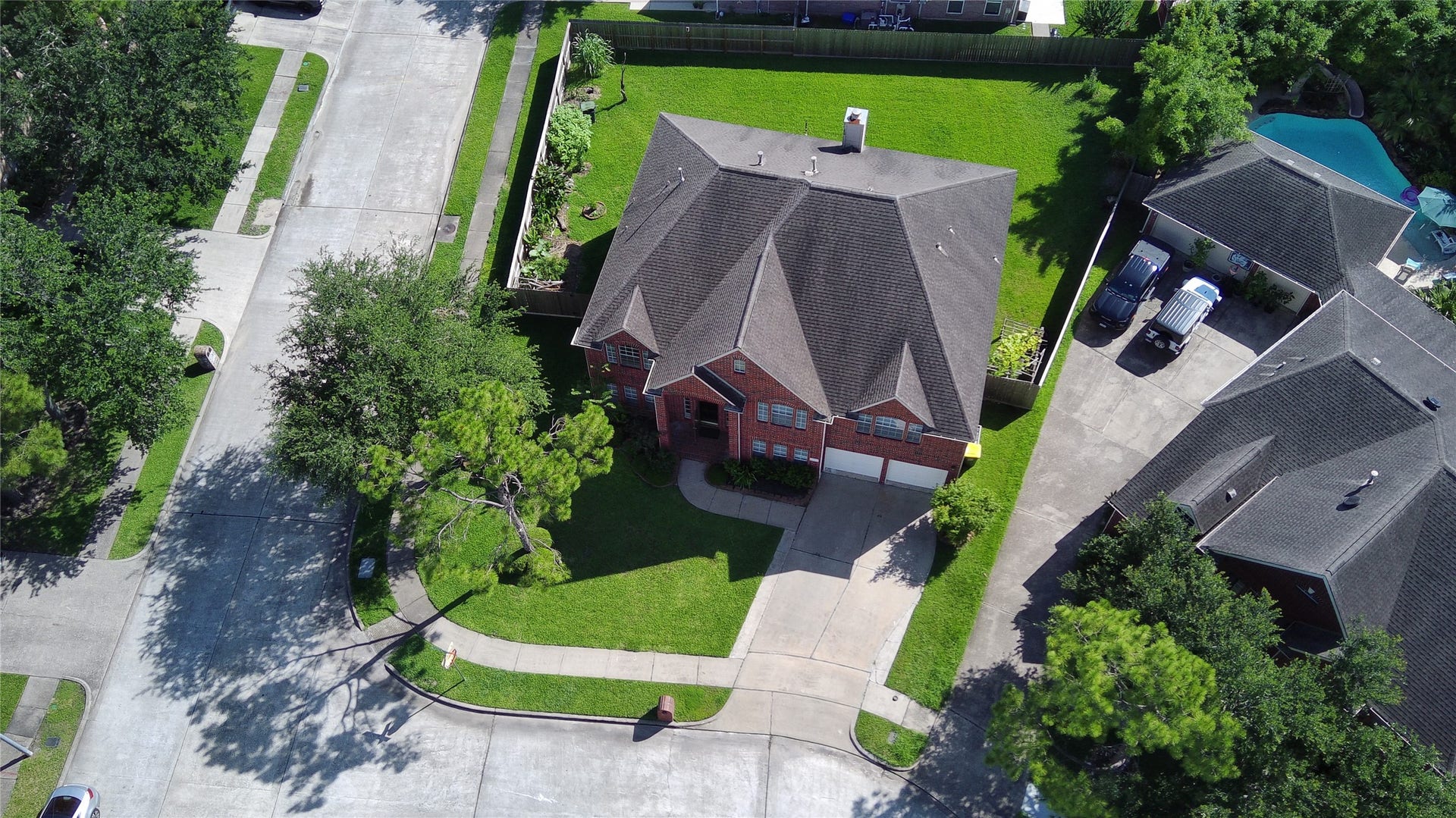 1402 Pine Knot Court, Pearland, TX 77581 Aerial view of this impressive property.