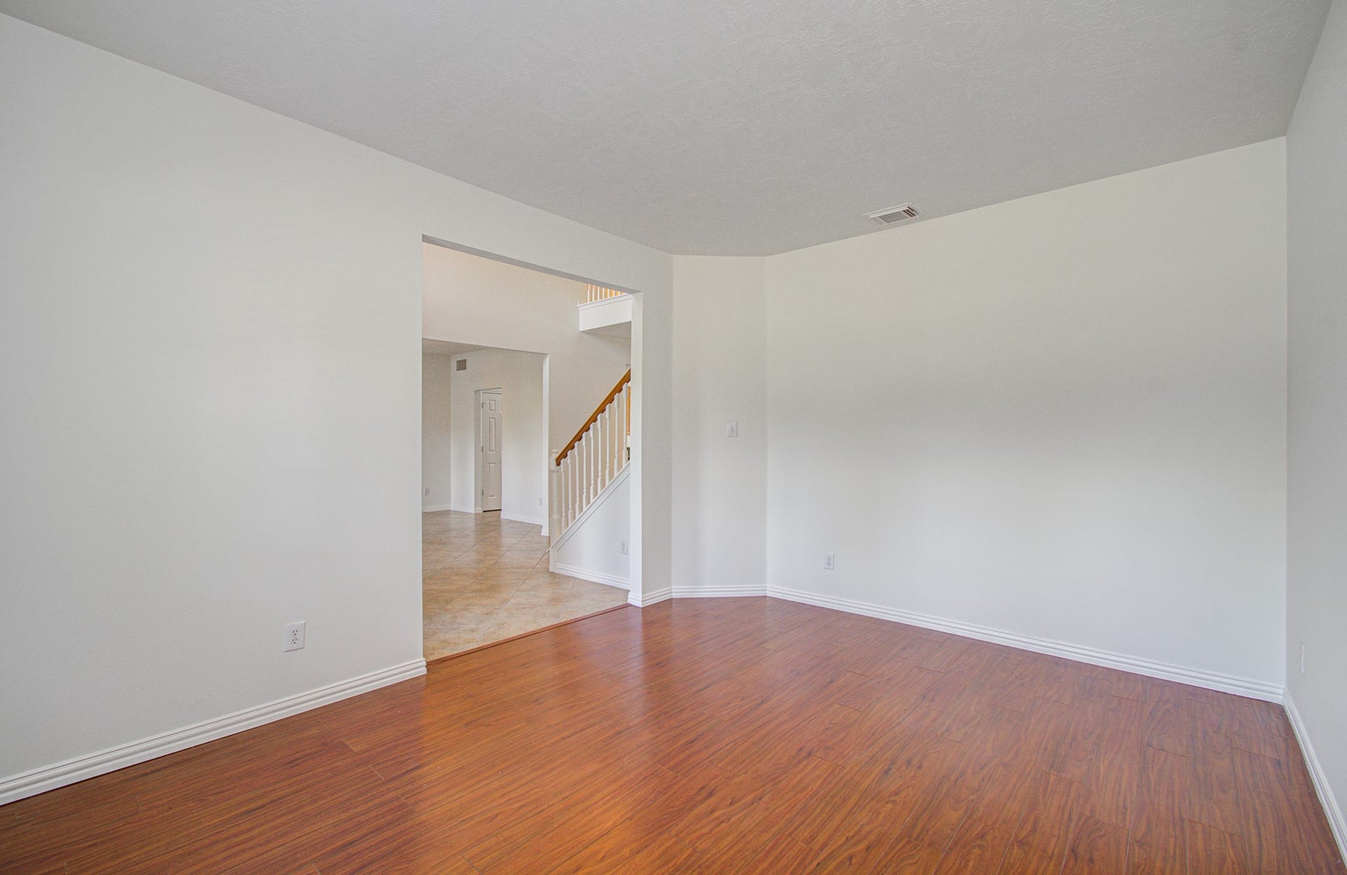 1402 Pine Knot Court, Pearland, TX 77581 Multi-functional room with laminate flooring.