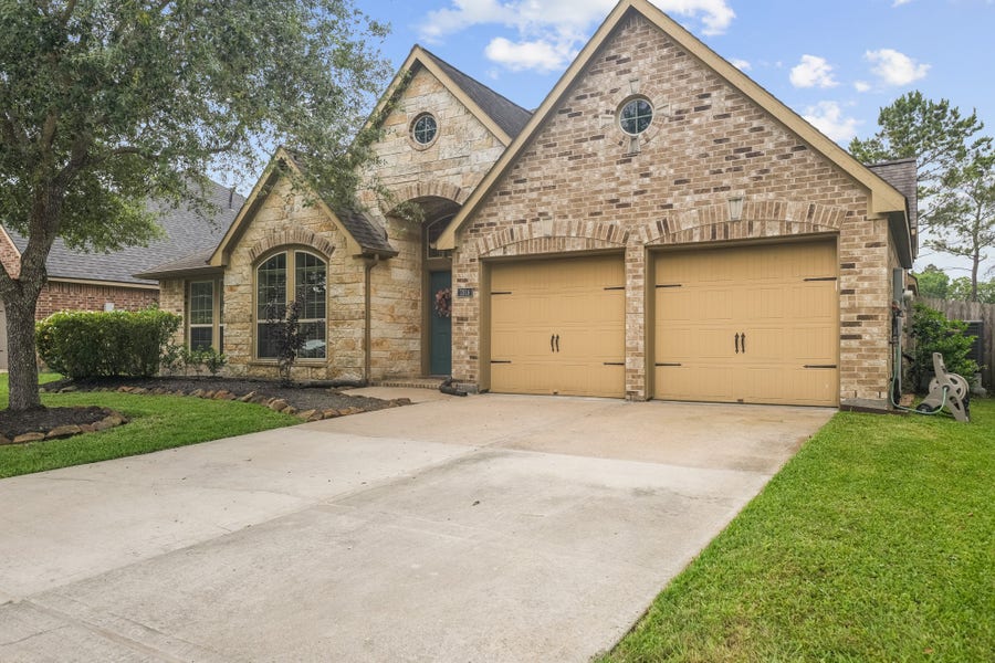 Property photo for 2816 Leafwood Lane, Pearland, TX