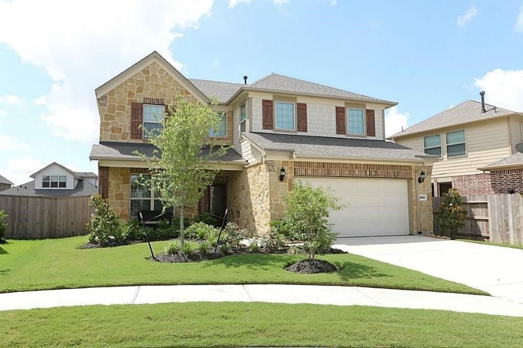 Front of home from Cul-de-sac
