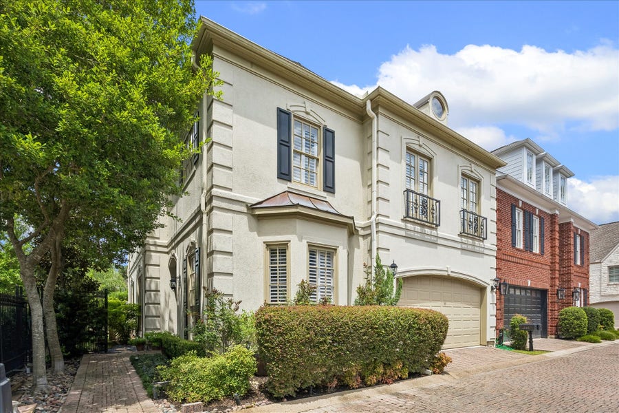 Property photo for 240 S Post Oak Lane, Houston, TX