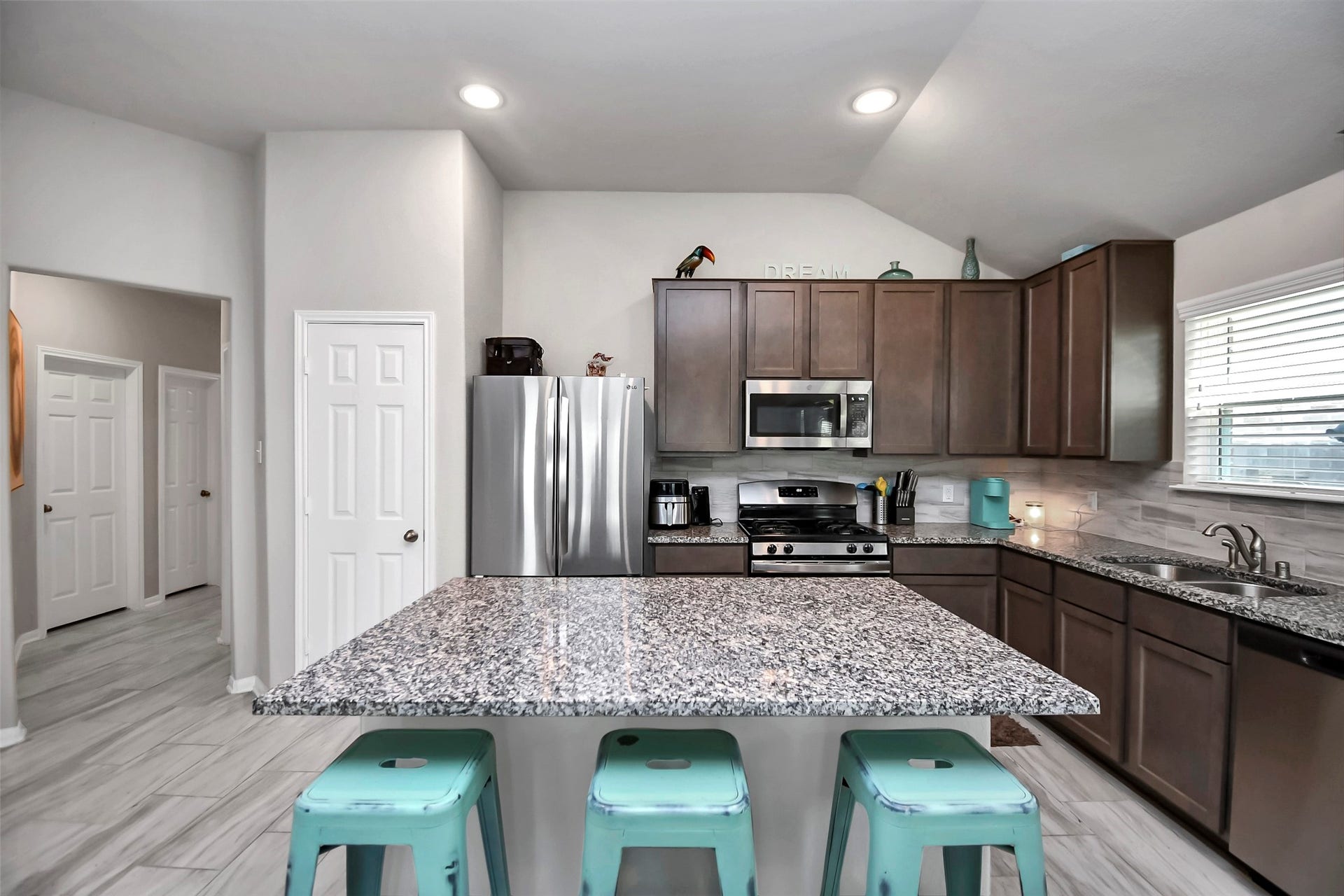 14506 Tundra Swan Drive, Houston, TX 77049 14506 Tundra Swan Drive, Houston, TX 77049