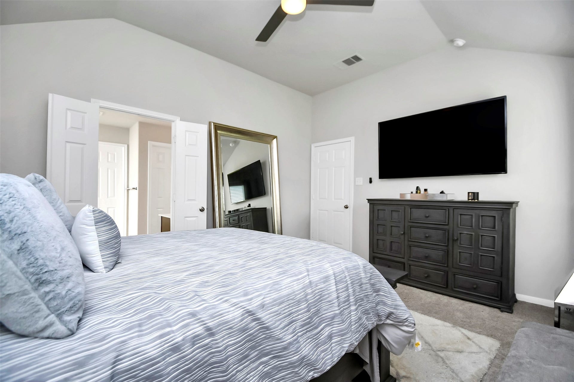 14506 Tundra Swan Drive, Houston, TX 77049 Primary Bedroom