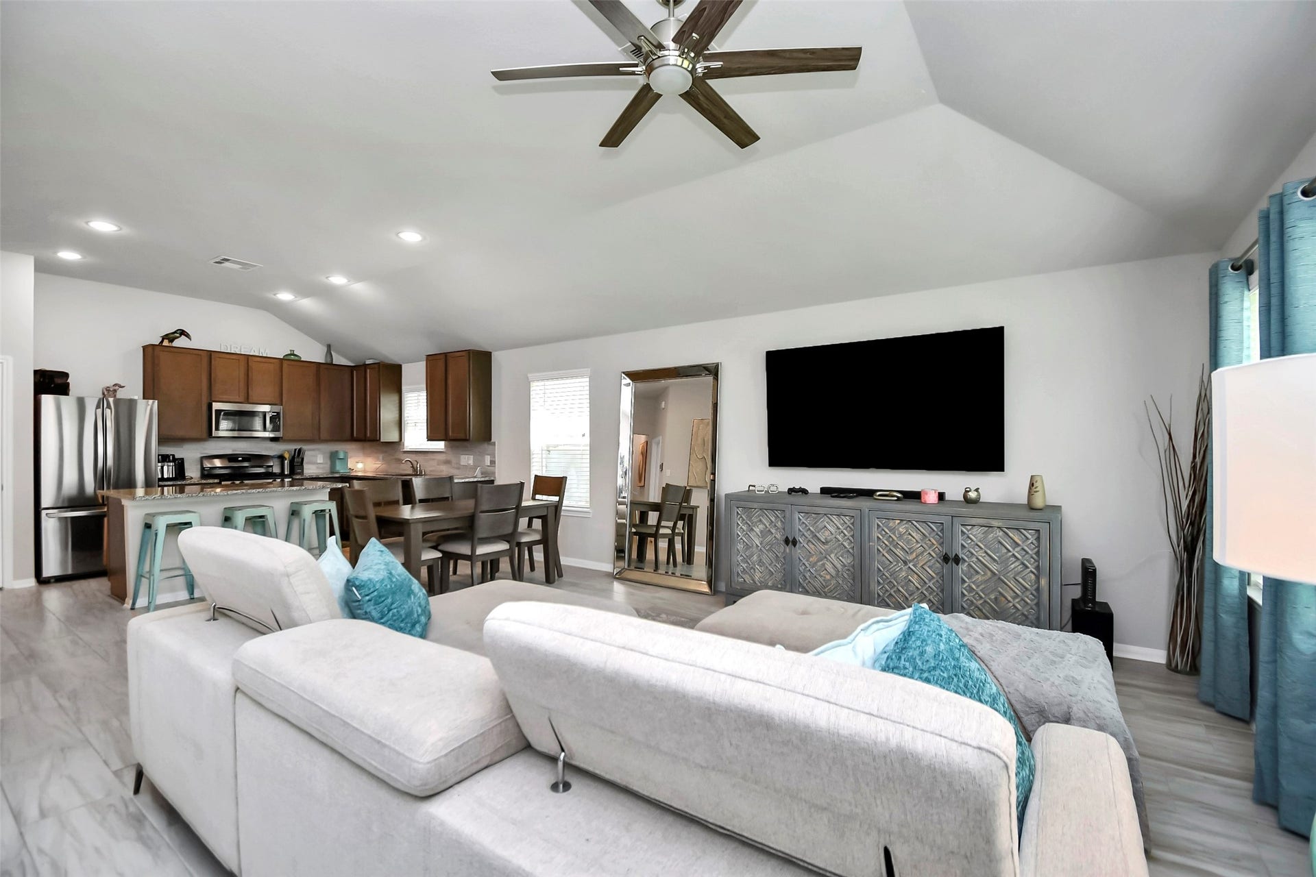14506 Tundra Swan Drive, Houston, TX 77049 14506 Tundra Swan Drive, Houston, TX 77049