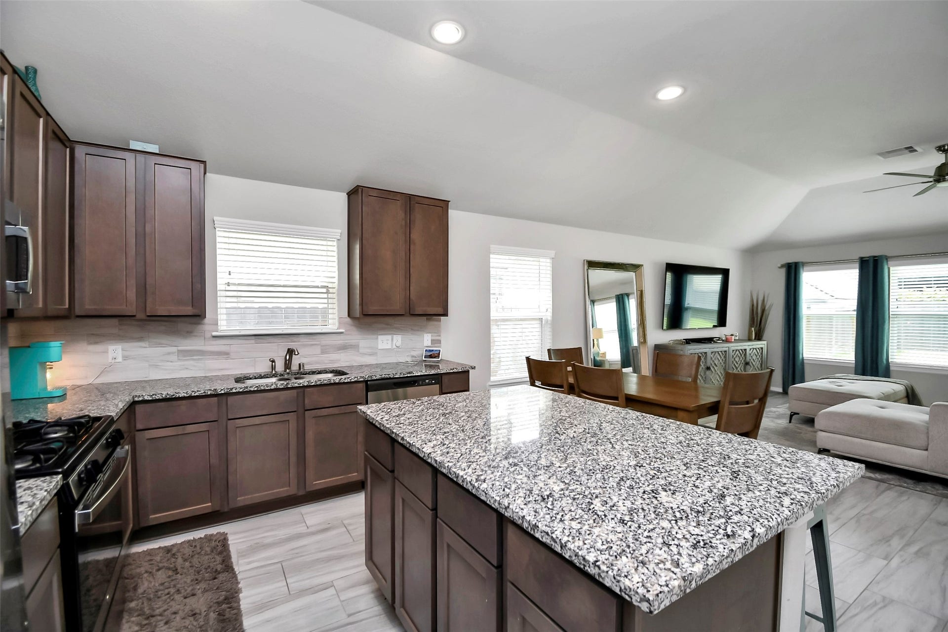 14506 Tundra Swan Drive, Houston, TX 77049 14506 Tundra Swan Drive, Houston, TX 77049