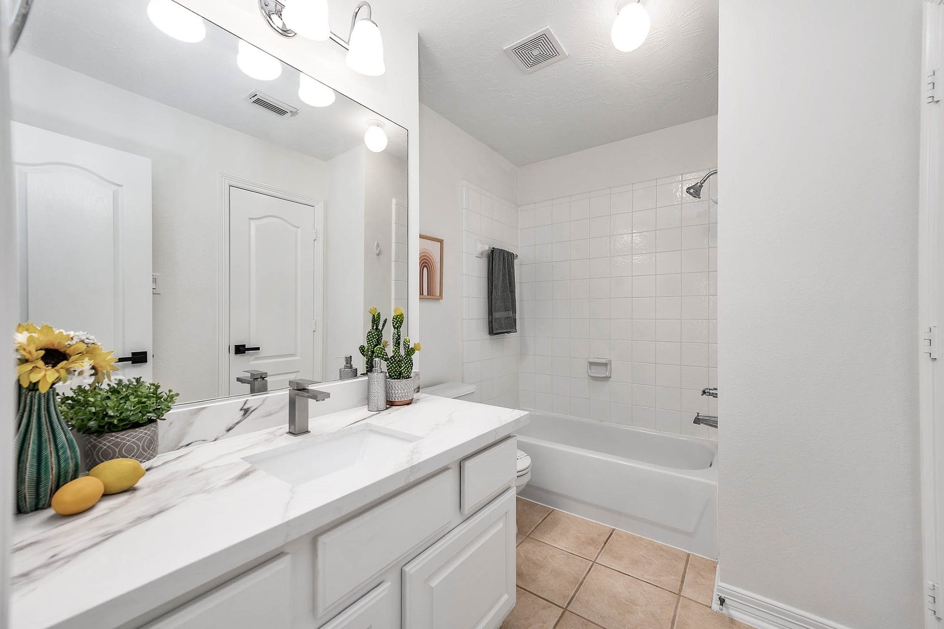 12119 Cielio Bay Lane, Houston, TX 77041 secondary bathroom # 1