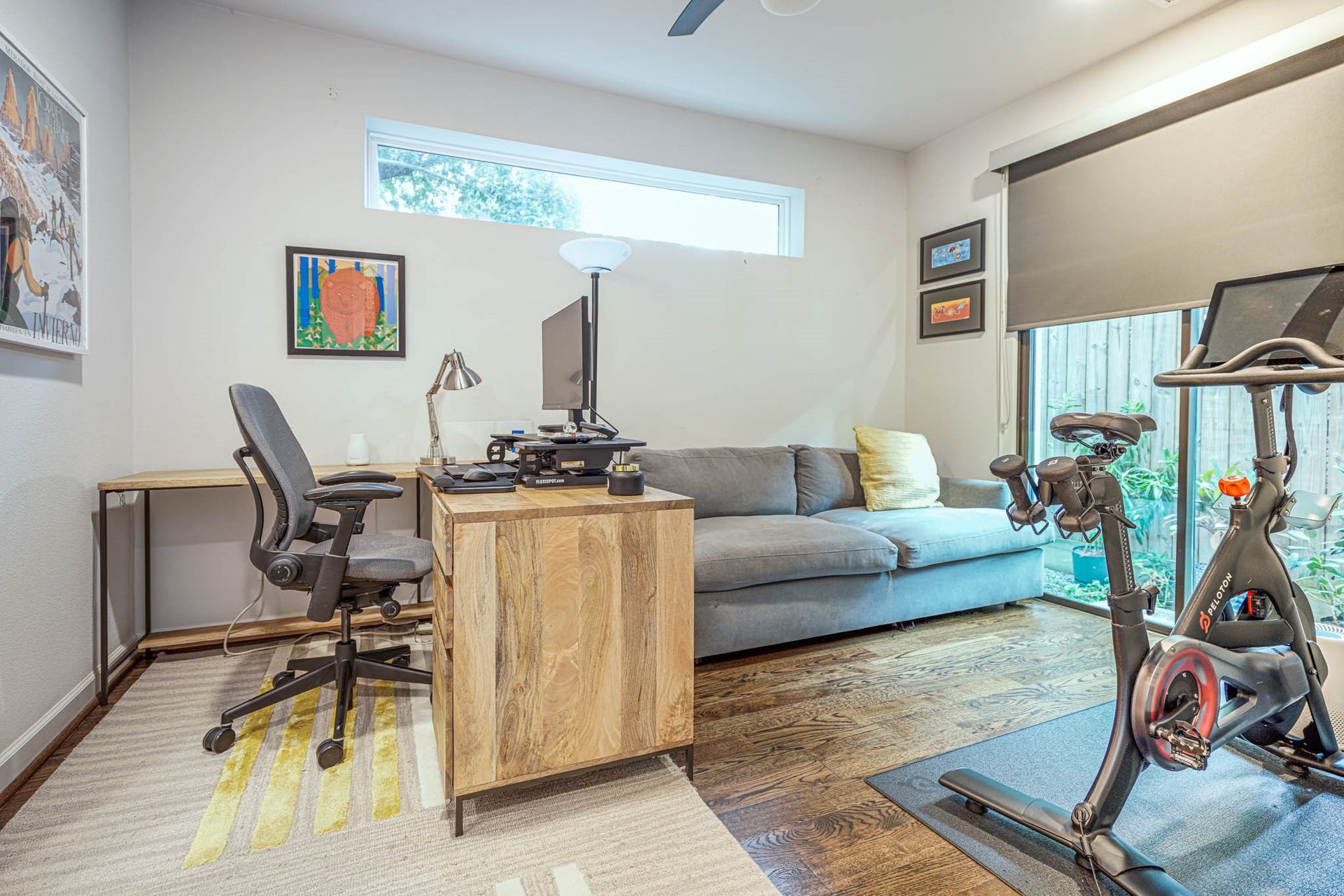 1615 Bingham Street, Houston, TX 77007 Versatile first-floor space ideal as an office or en suite bedroom, featuring abundant natural light and modern amenities for work or relaxation.