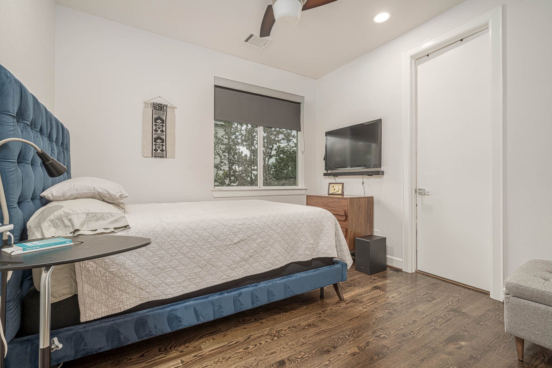 1615 Bingham Street, Houston, TX 77007 Discover the comfort of Bedroom #2 on the third floor, complete with its own full bathroom, offering a serene retreat with modern amenities.
