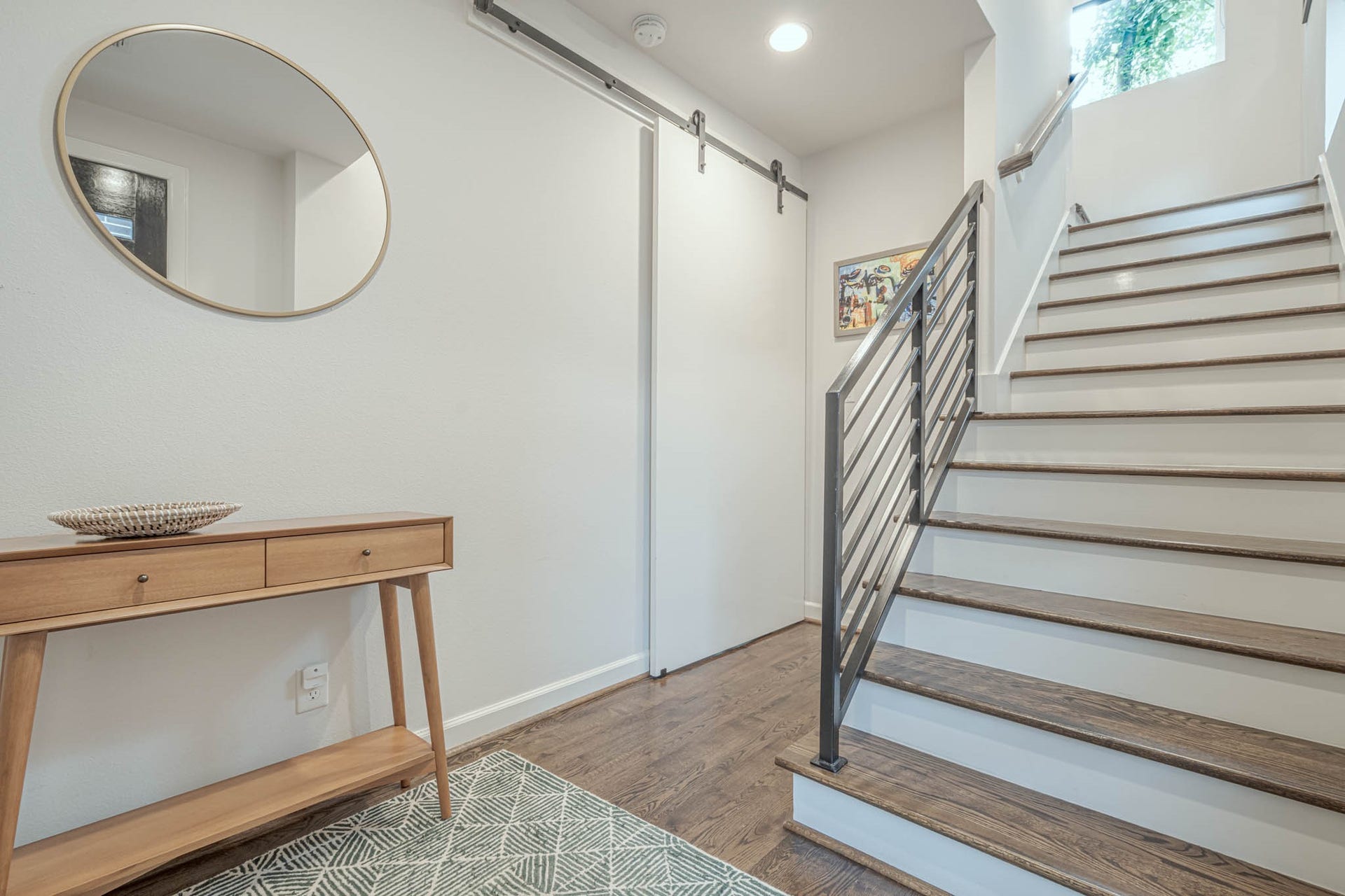 1615 Bingham Street, Houston, TX 77007 Step into a warm welcome with this inviting downstairs entry, where modern elegance meets functional design.
