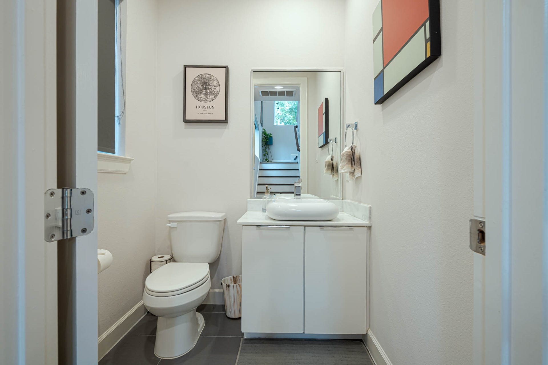 1615 Bingham Street, Houston, TX 77007 Stylish and convenient, this second-floor half bath features modern fixtures and sleek design, offering a perfect blend of functionality and elegance.