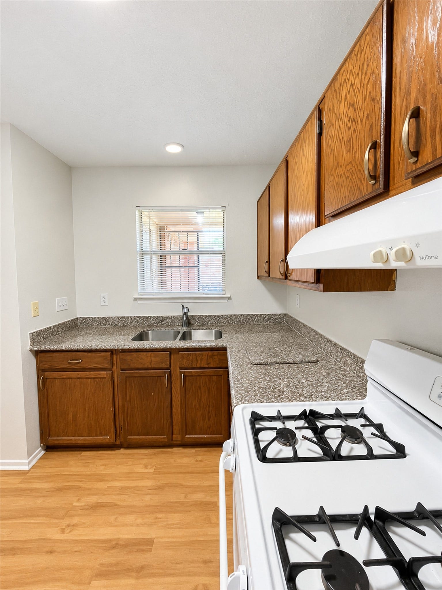 5409 Ridge Wind Lane, Houston, TX 77053 5409 Ridge Wind Lane, Houston, TX 77053