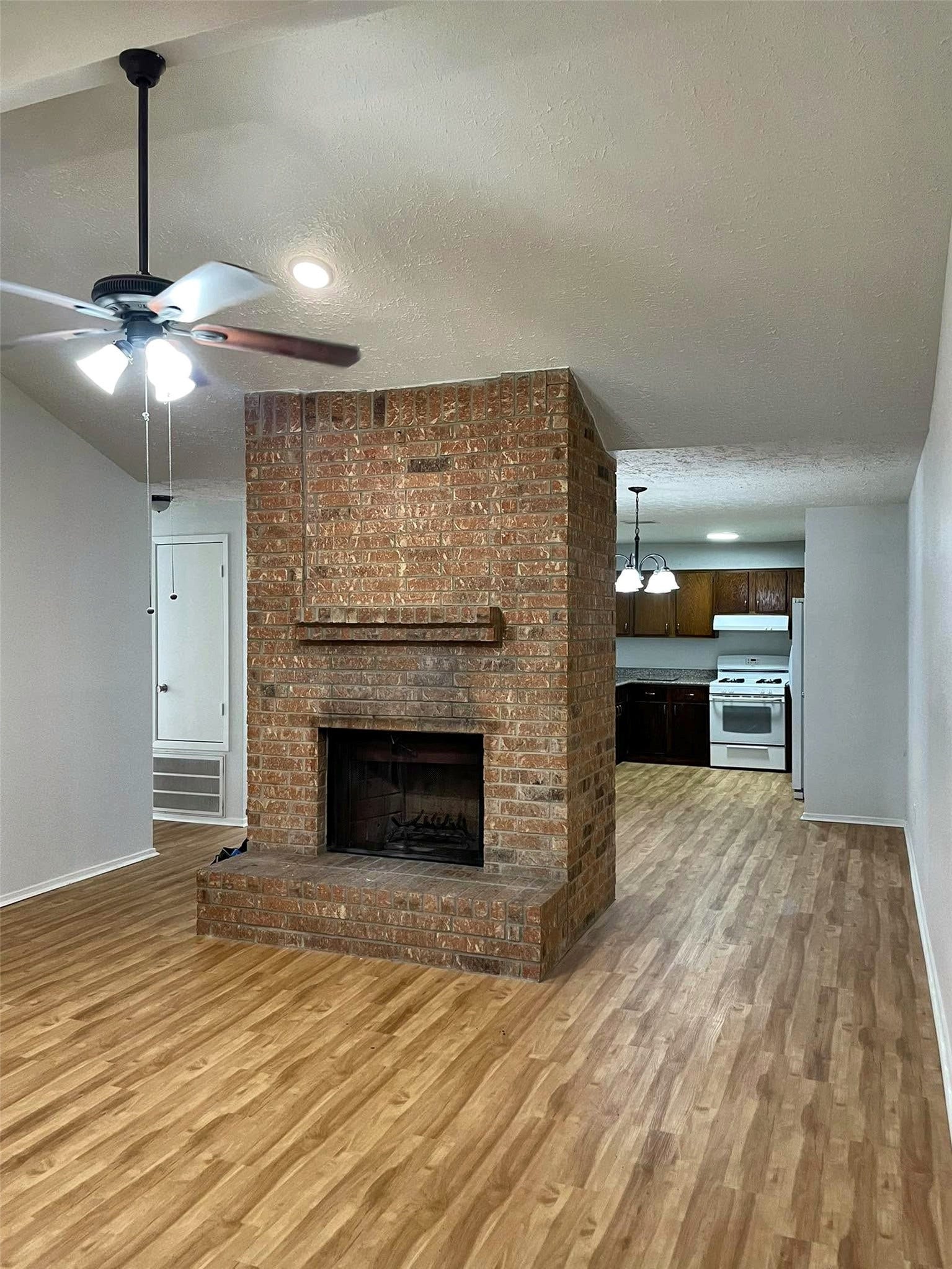 5409 Ridge Wind Lane, Houston, TX 77053 5409 Ridge Wind Lane, Houston, TX 77053