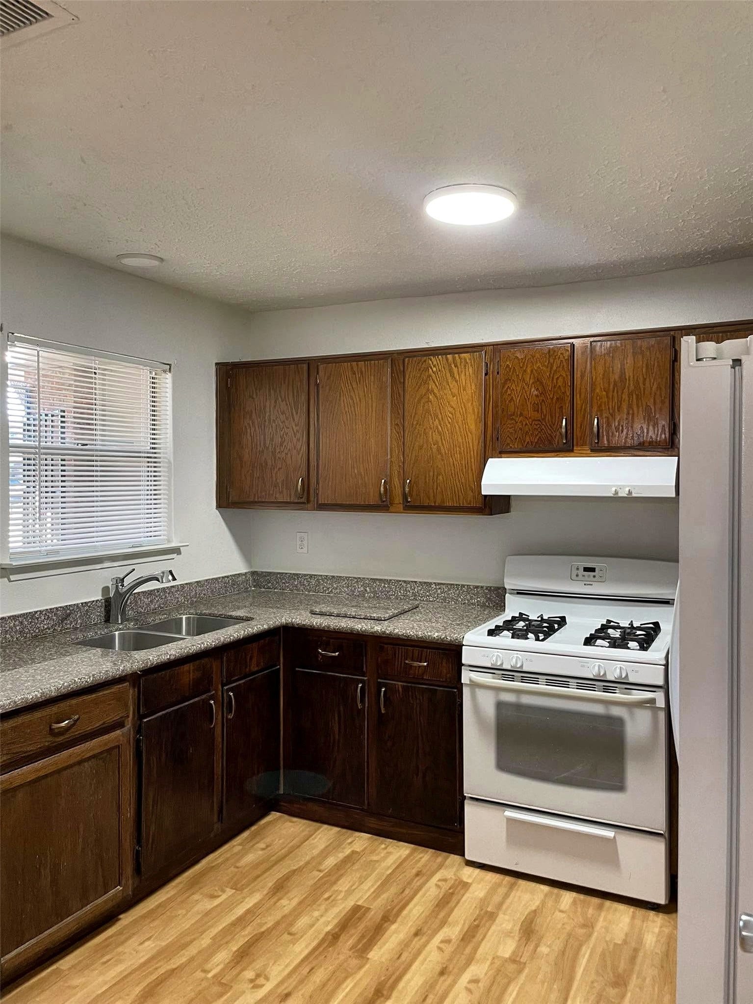 5409 Ridge Wind Lane, Houston, TX 77053 5409 Ridge Wind Lane, Houston, TX 77053