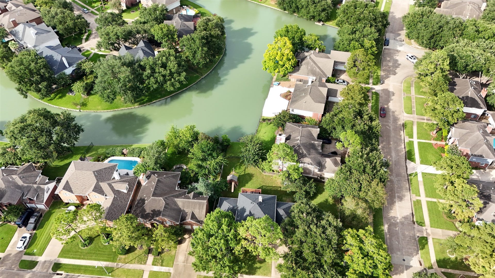1110 Lake Estates Drive, Sugar Land, TX 77498