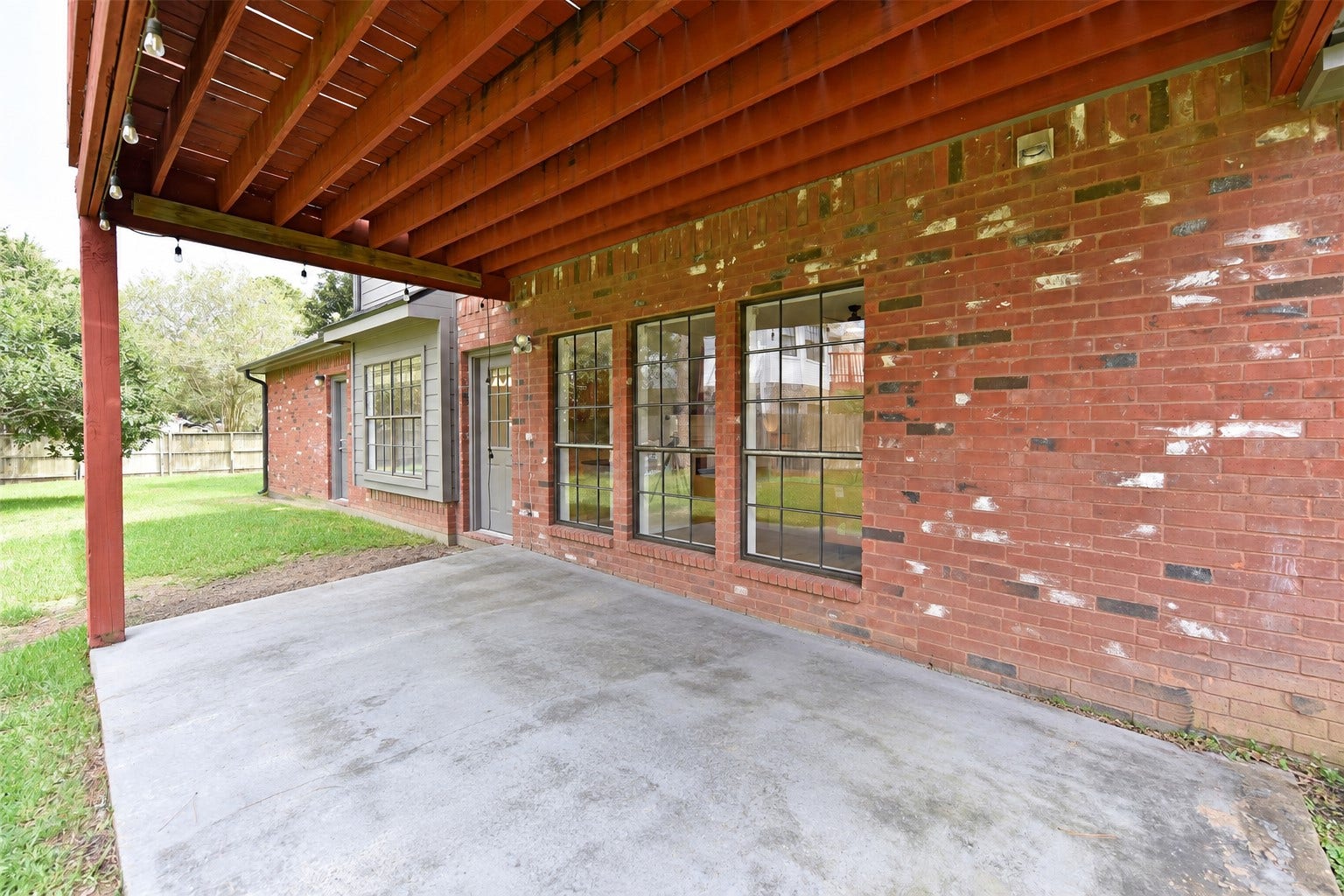 1110 Lake Estates Drive, Sugar Land, TX 77498