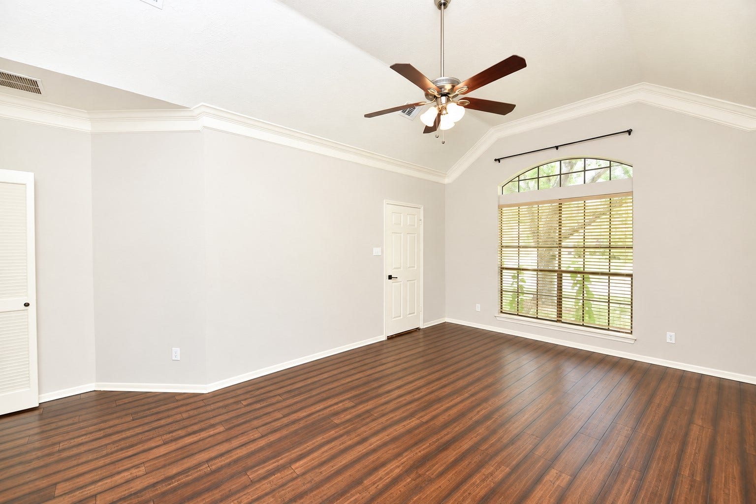 1110 Lake Estates Drive, Sugar Land, TX 77498