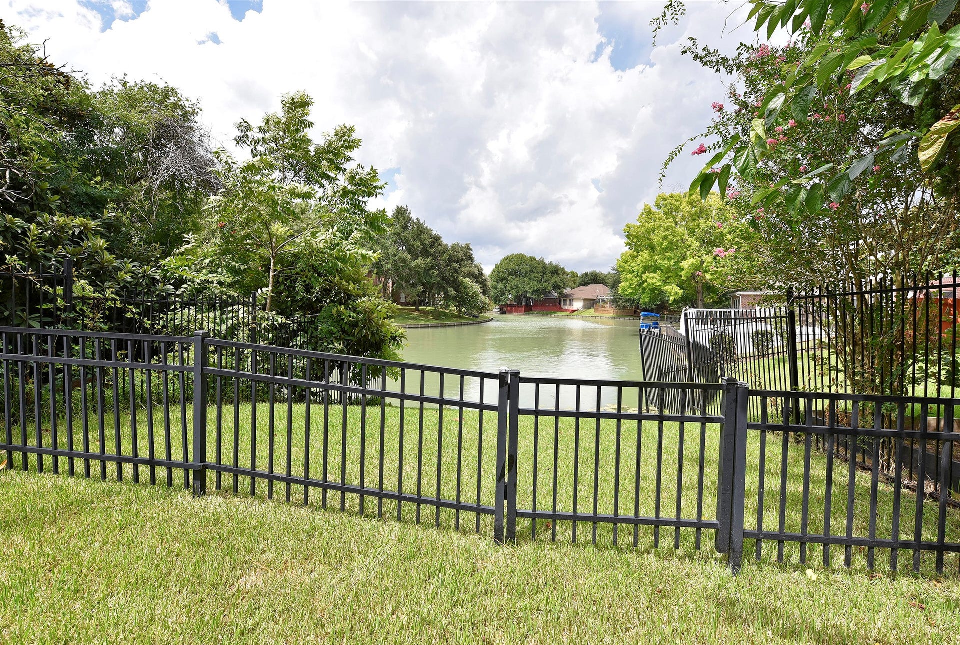 1110 Lake Estates Drive, Sugar Land, TX 77498
