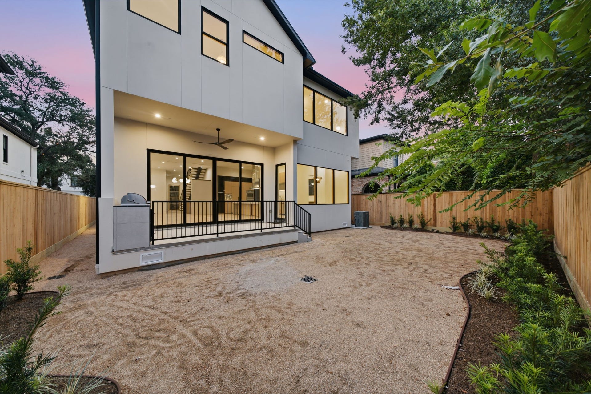 3023 Nottingham Street, West University Place, TX 77005 Thoughtfully designed inside and out, the home also features covered
outdoor living with a fully equipped Coyote outdoor kitchen, creating
an ideal extension of the interior for year-round entertaining.