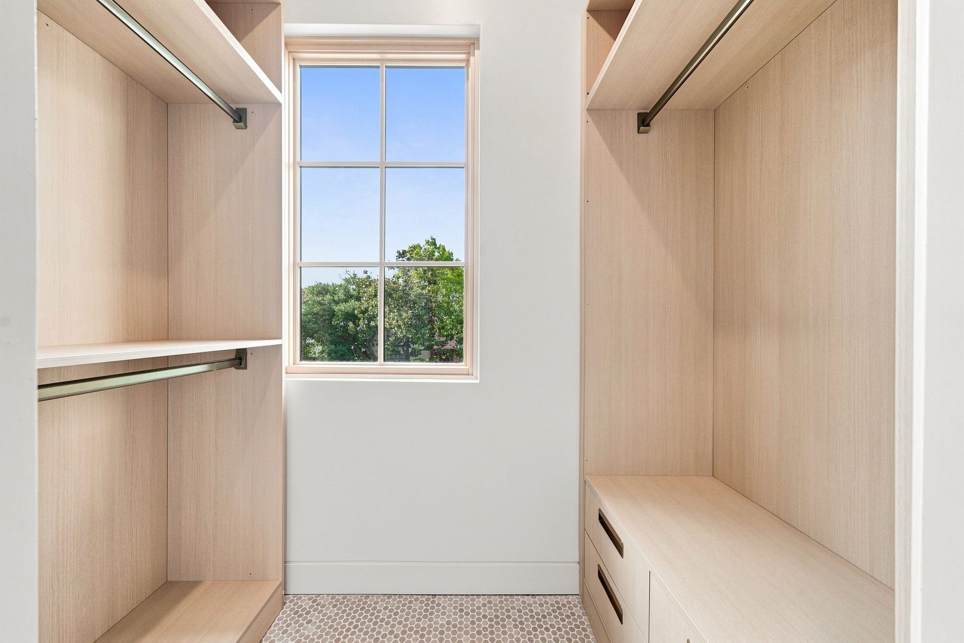 3023 Nottingham Street, West University Place, TX 77005 Custom closets throughout showcase intellegent use of space to maximize modern livaibilty