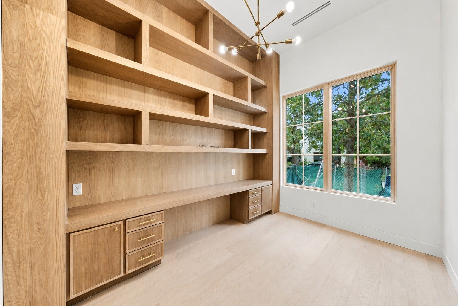 3023 Nottingham Street, West University Place, TX 77005 Custom office space showcases every detail has been carefully considered to create a home
that feels both sophisticated and comfortable, blending classic
proportions with modern functionality for today's lifestyle.