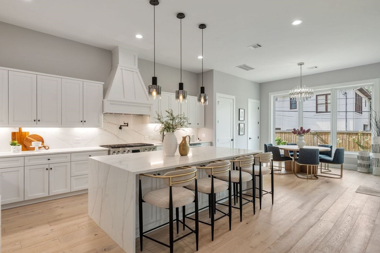 2046 MacArthur Street, Houston, TX 77030 Kitchen