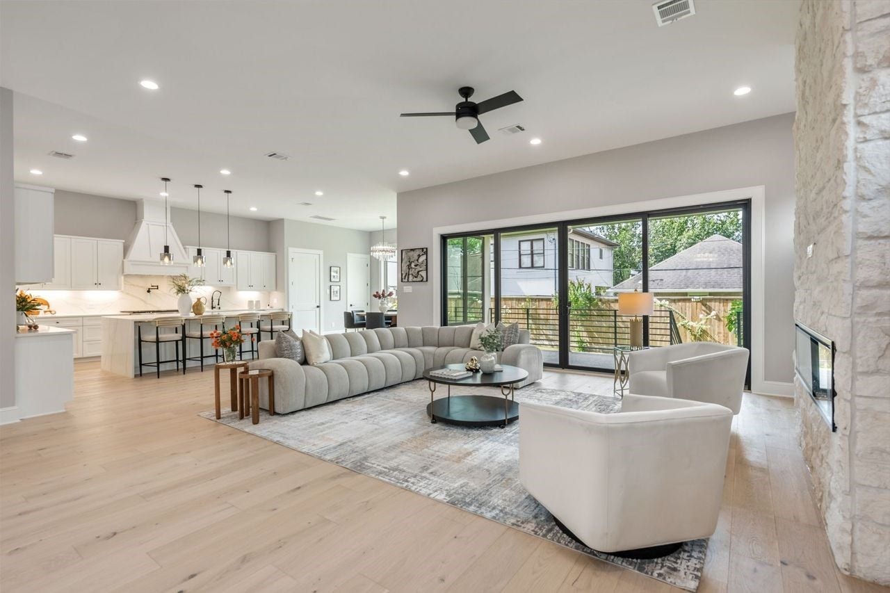 2046 MacArthur Street, Houston, TX 77030 Family Room/View 2