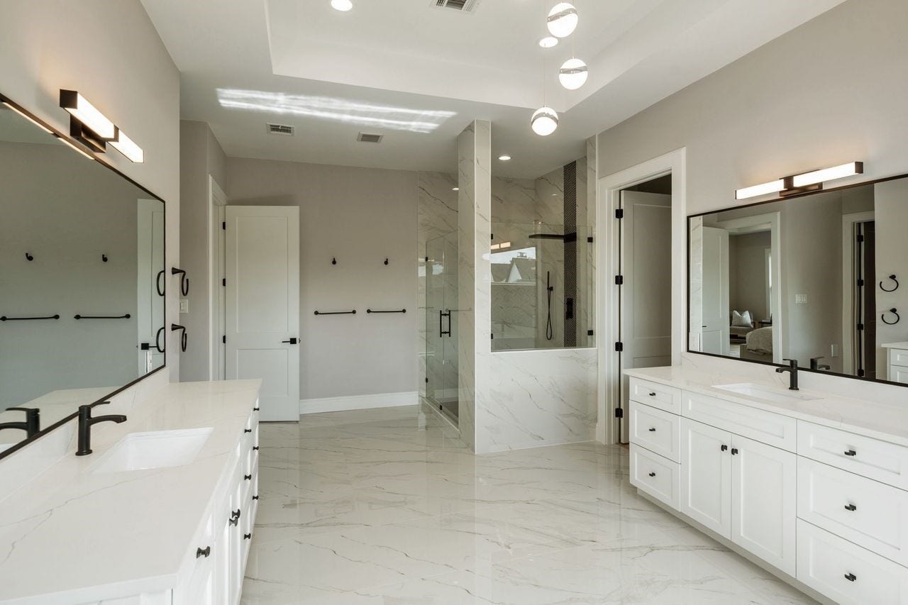 2046 MacArthur Street, Houston, TX 77030 Primary Bathroom/View 3
