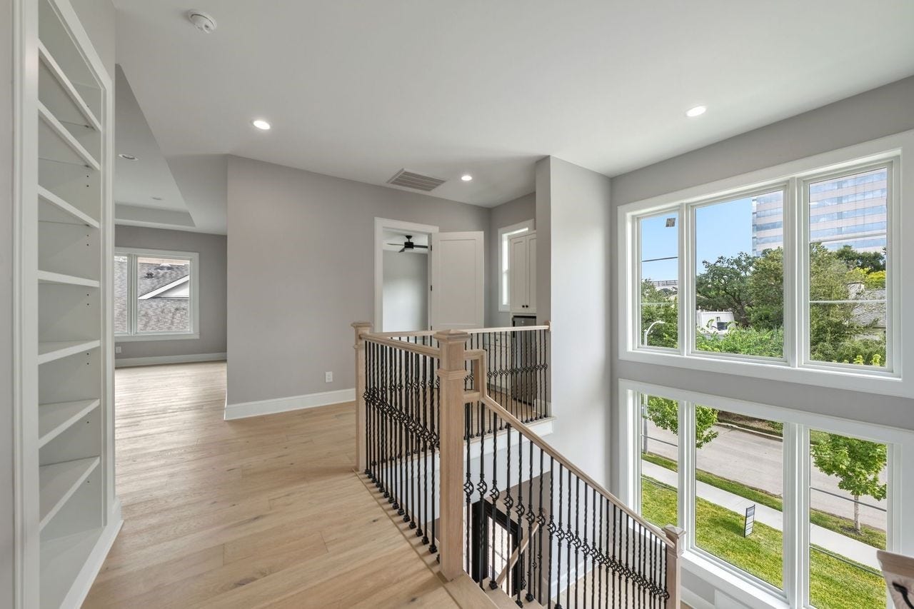 2046 MacArthur Street, Houston, TX 77030 2nd Floor Landing
