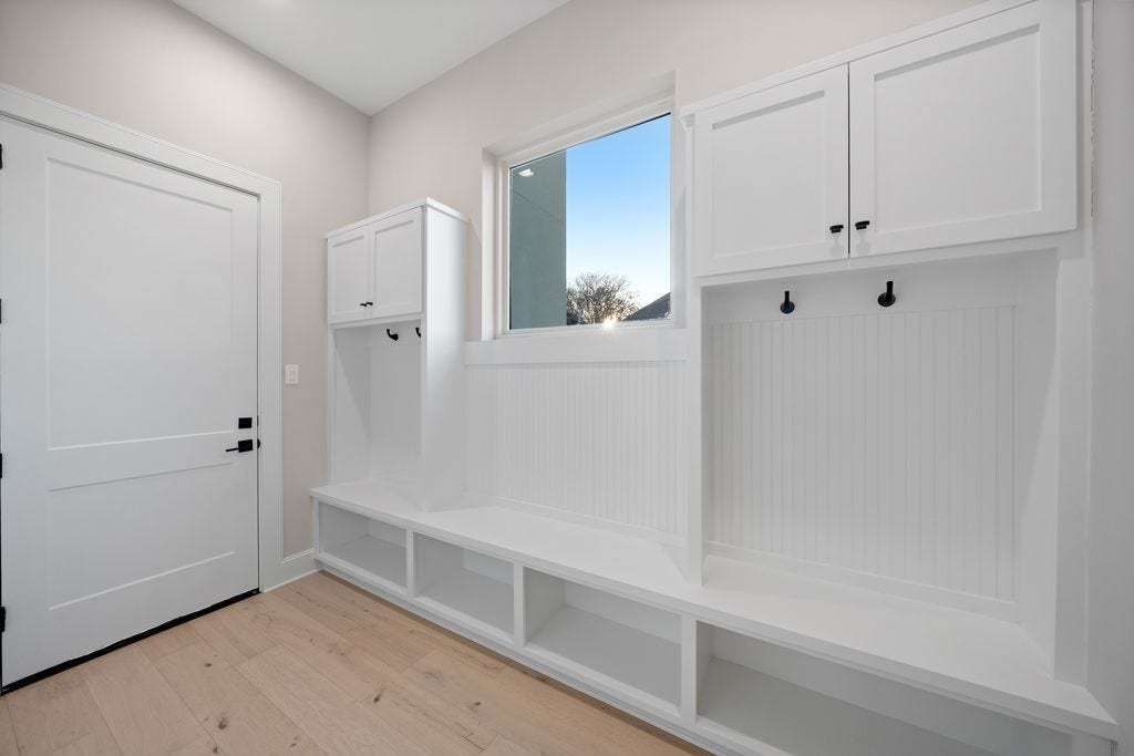 2046 MacArthur Street, Houston, TX 77030 Mud Room leads to garage