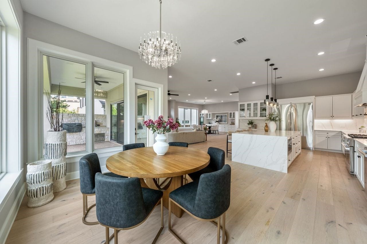 2046 MacArthur Street, Houston, TX 77030 Breakfast Room/View 2