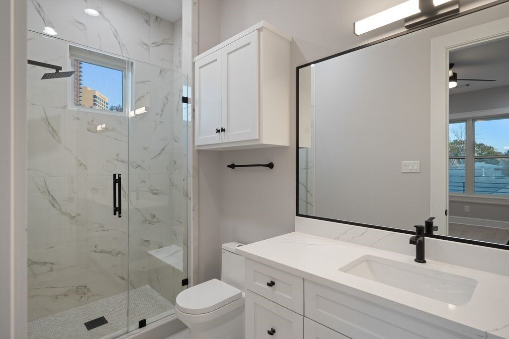 2046 MacArthur Street, Houston, TX 77030 En suite bathroom for Bedroom 4