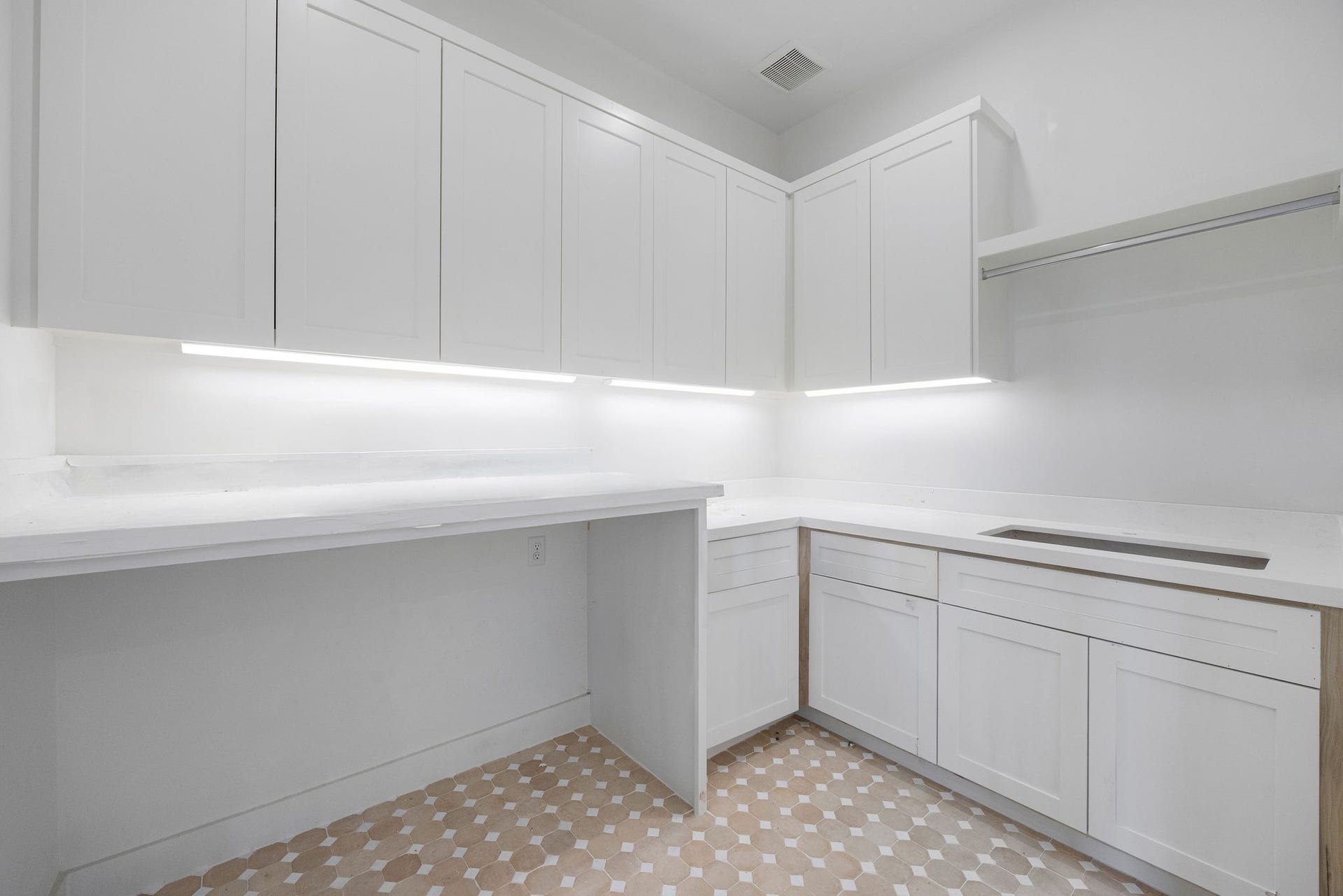 1726 Saxon Drive, Houston, TX 77018 Upstairs, a spacious laundry room with a utility sink offers convenience and ample storage space.