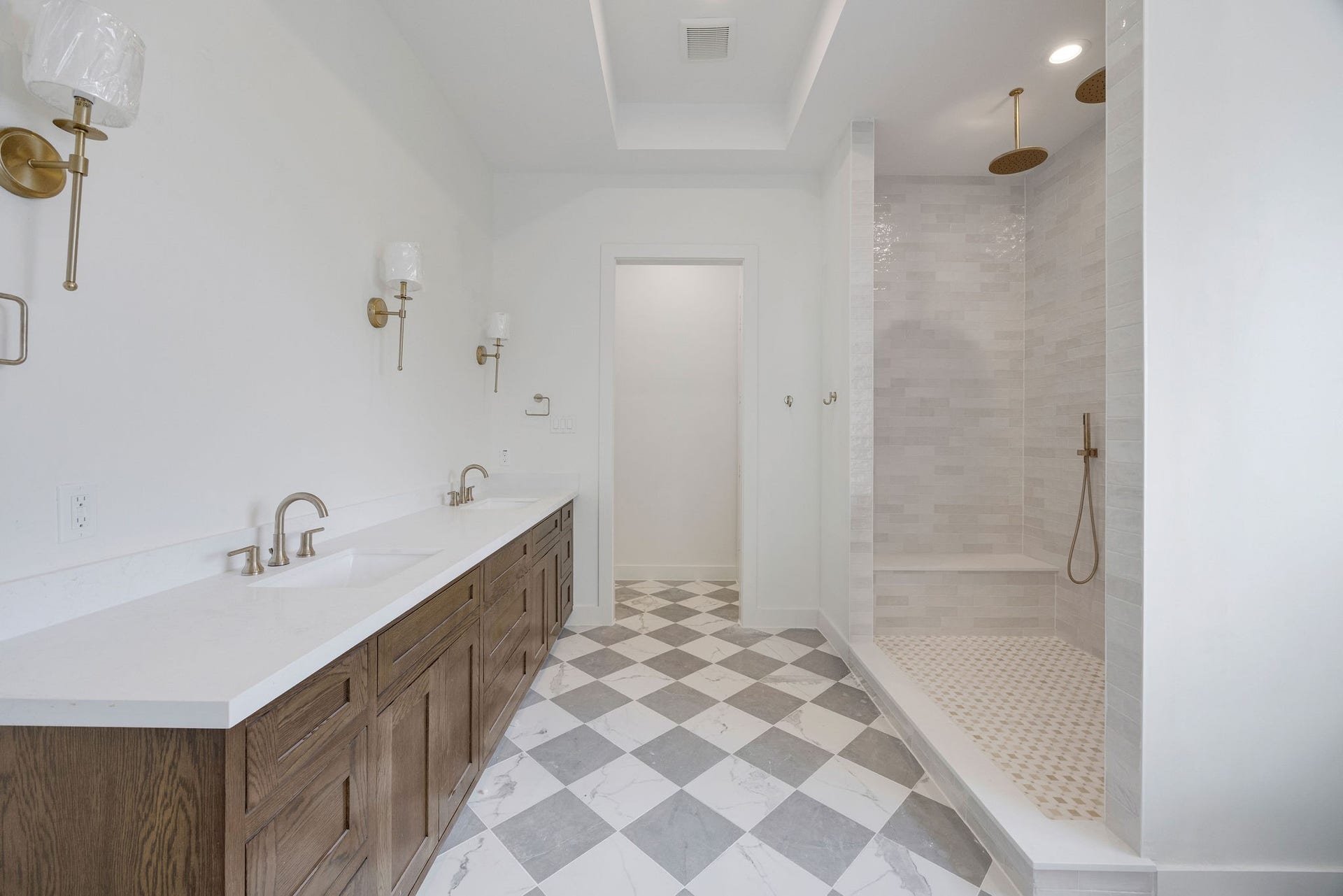 1726 Saxon Drive, Houston, TX 77018 A polished mix of natural textures in this primary bathroom create a spa-like atmosphere.