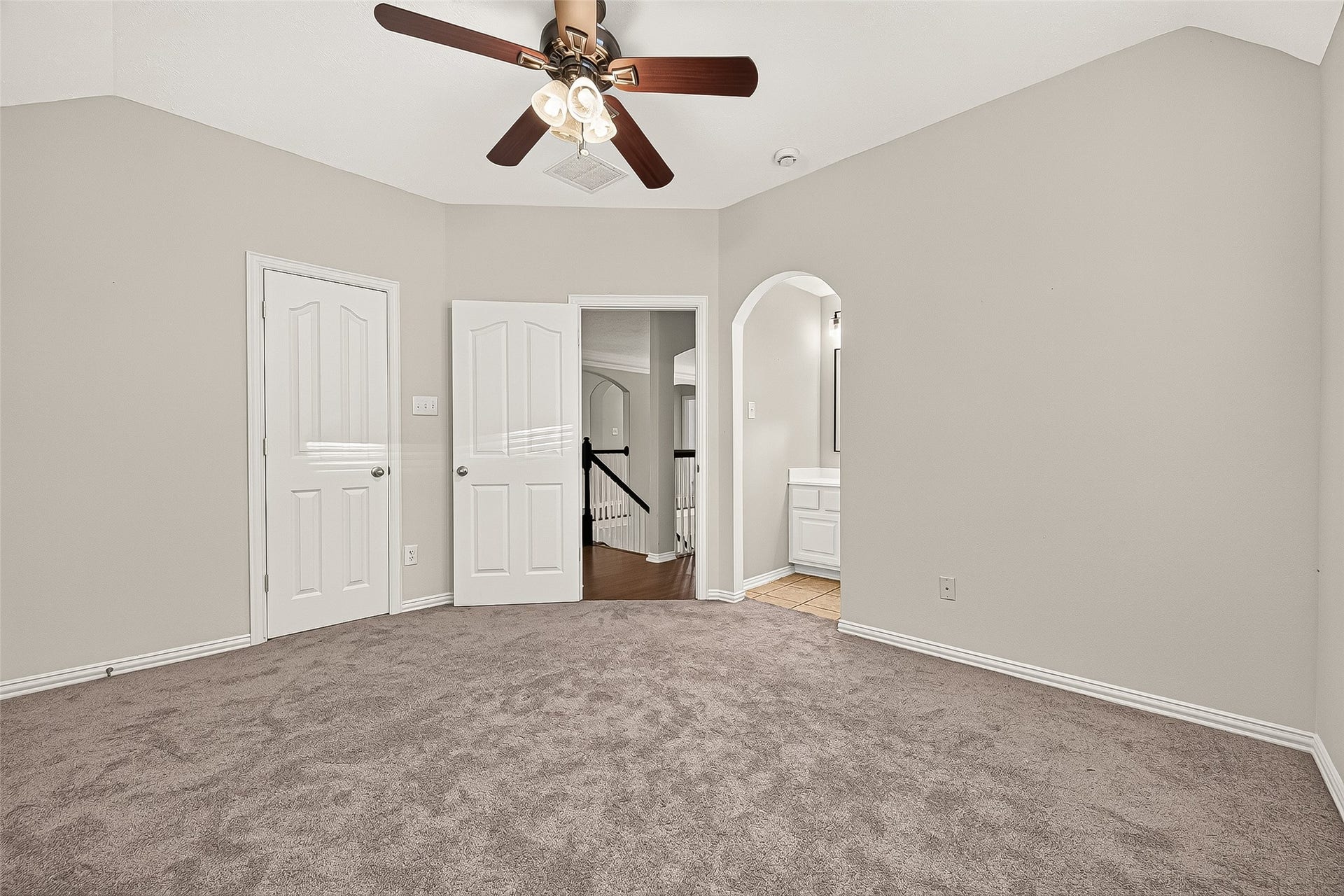11603 Island Breeze Street, Pearland, TX 77584 2 of 4 guest rooms