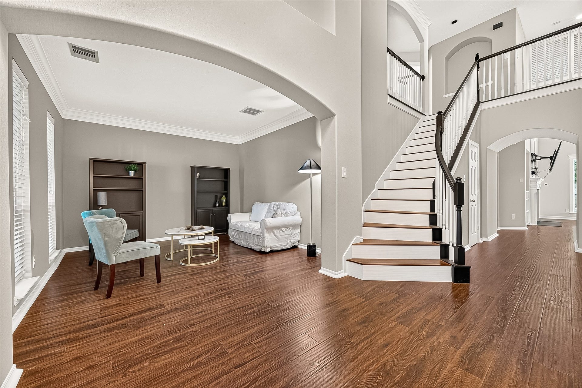 11603 Island Breeze Street, Pearland, TX 77584 Captivating entrance with high ceilings.