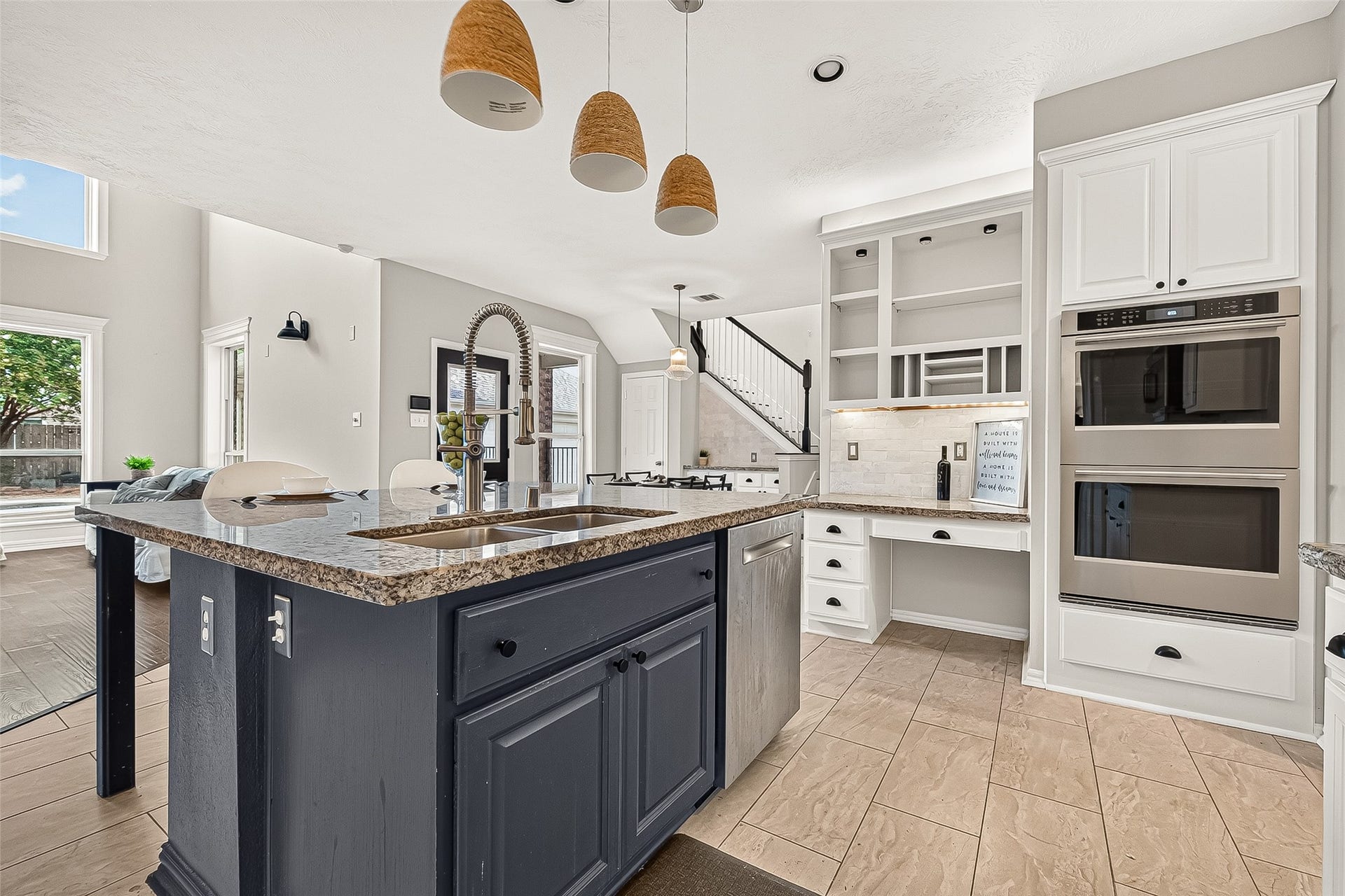 11603 Island Breeze Street, Pearland, TX 77584 A chefs bliss with gas cooktop and new double ovens.