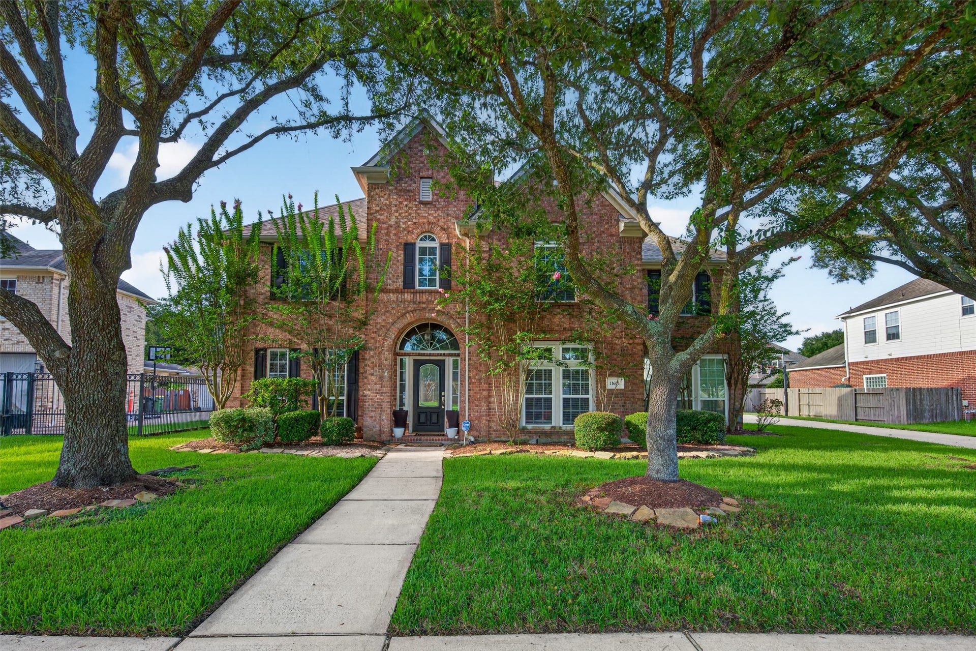 11603 Island Breeze Street, Pearland, TX 77584 11603 Island Breeze is in a great community, highly rated schools, and ready for you to callhome!