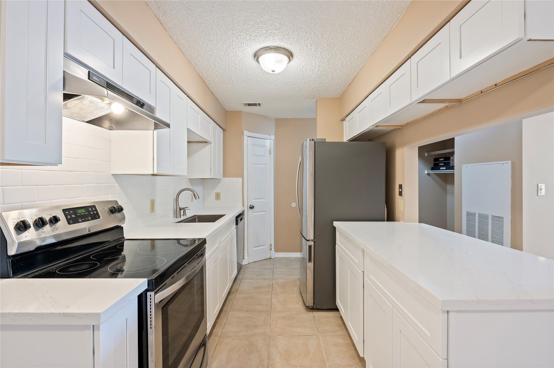 2501 Gulf Freeway, #6A, Dickinson, TX 77539 Open Kitchen