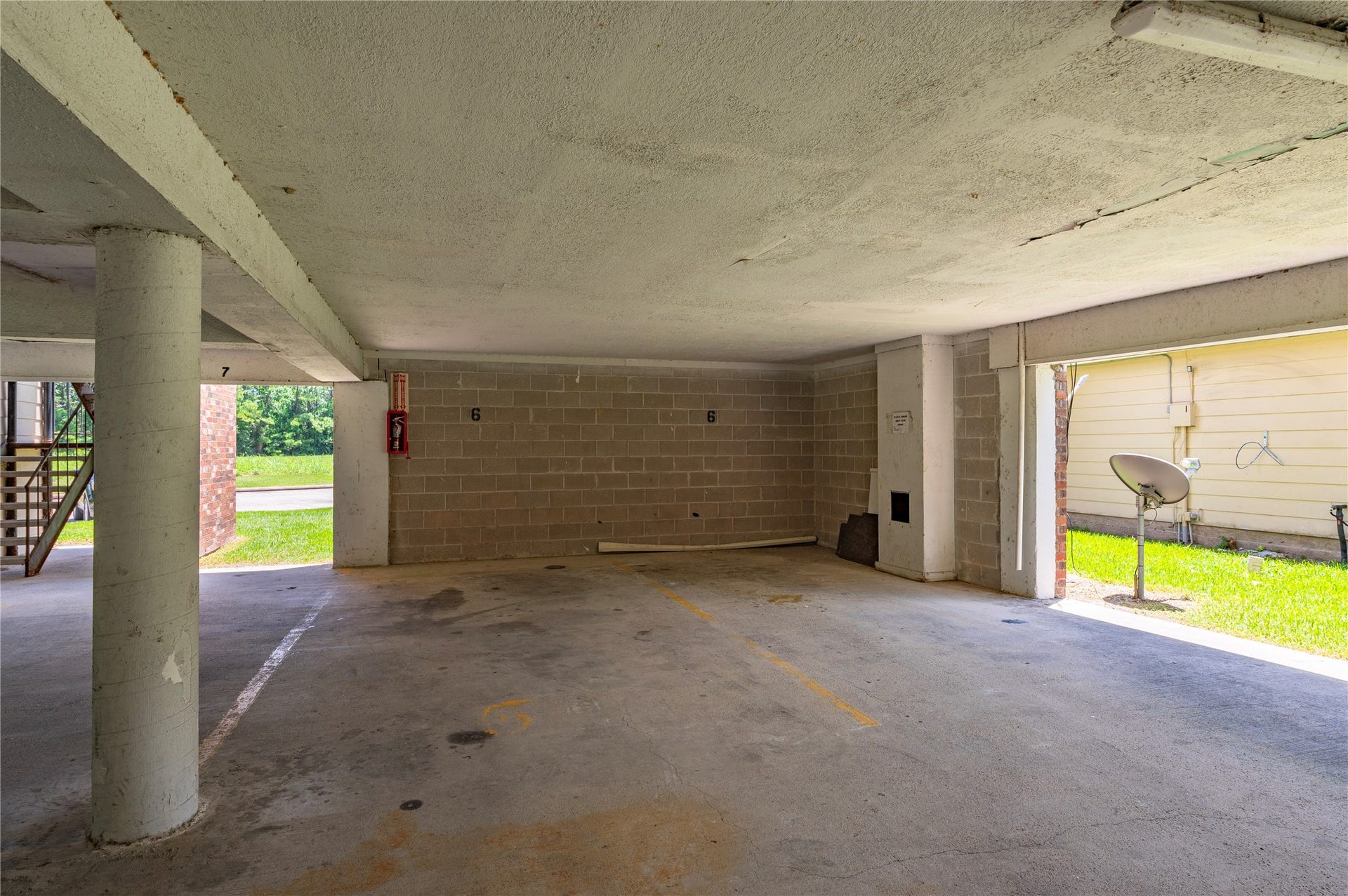 2501 Gulf Freeway, #6A, Dickinson, TX 77539 Covered Parking