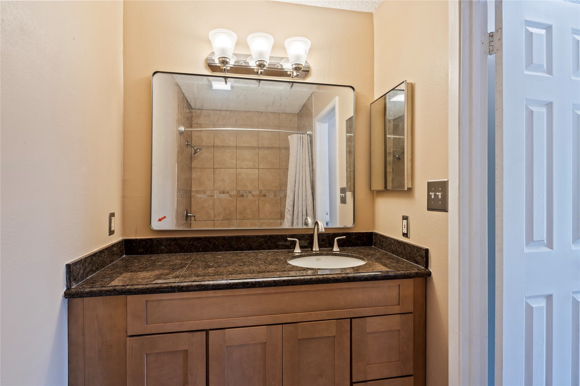 2501 Gulf Freeway, #6A, Dickinson, TX 77539 Primary Bathroom