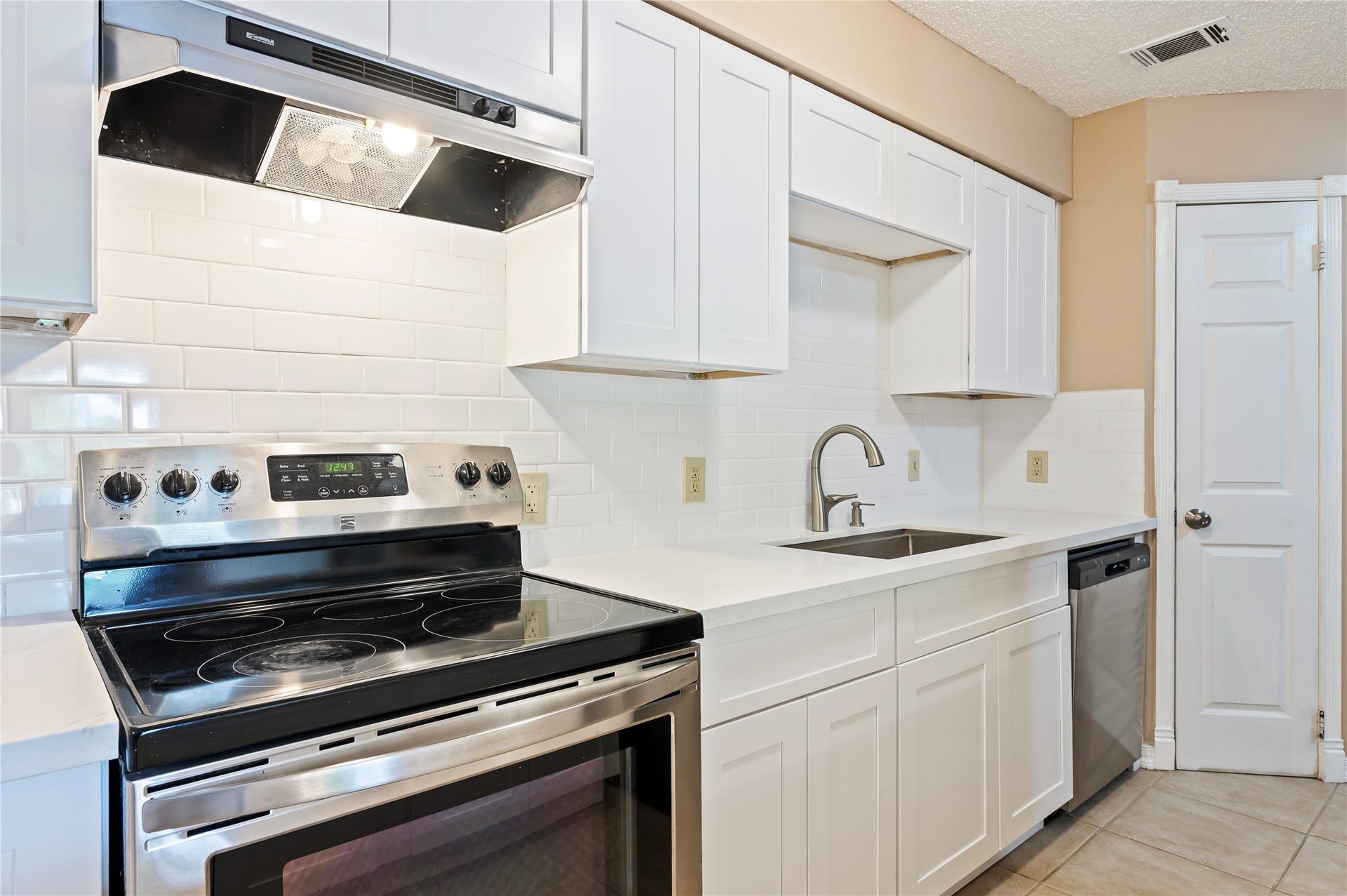 2501 Gulf Freeway, #6A, Dickinson, TX 77539 Kitchen