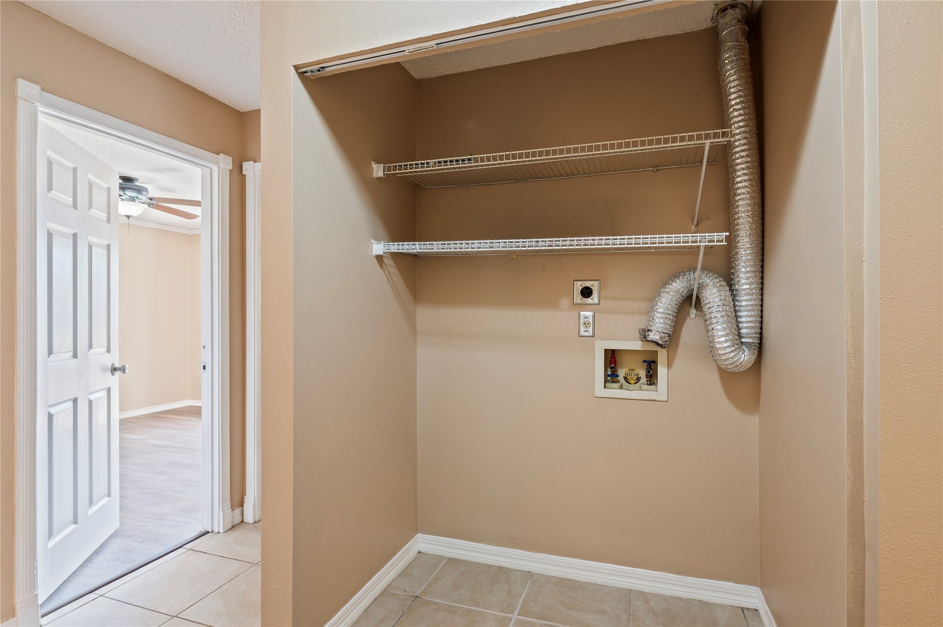 2501 Gulf Freeway, #6A, Dickinson, TX 77539 Utility Room