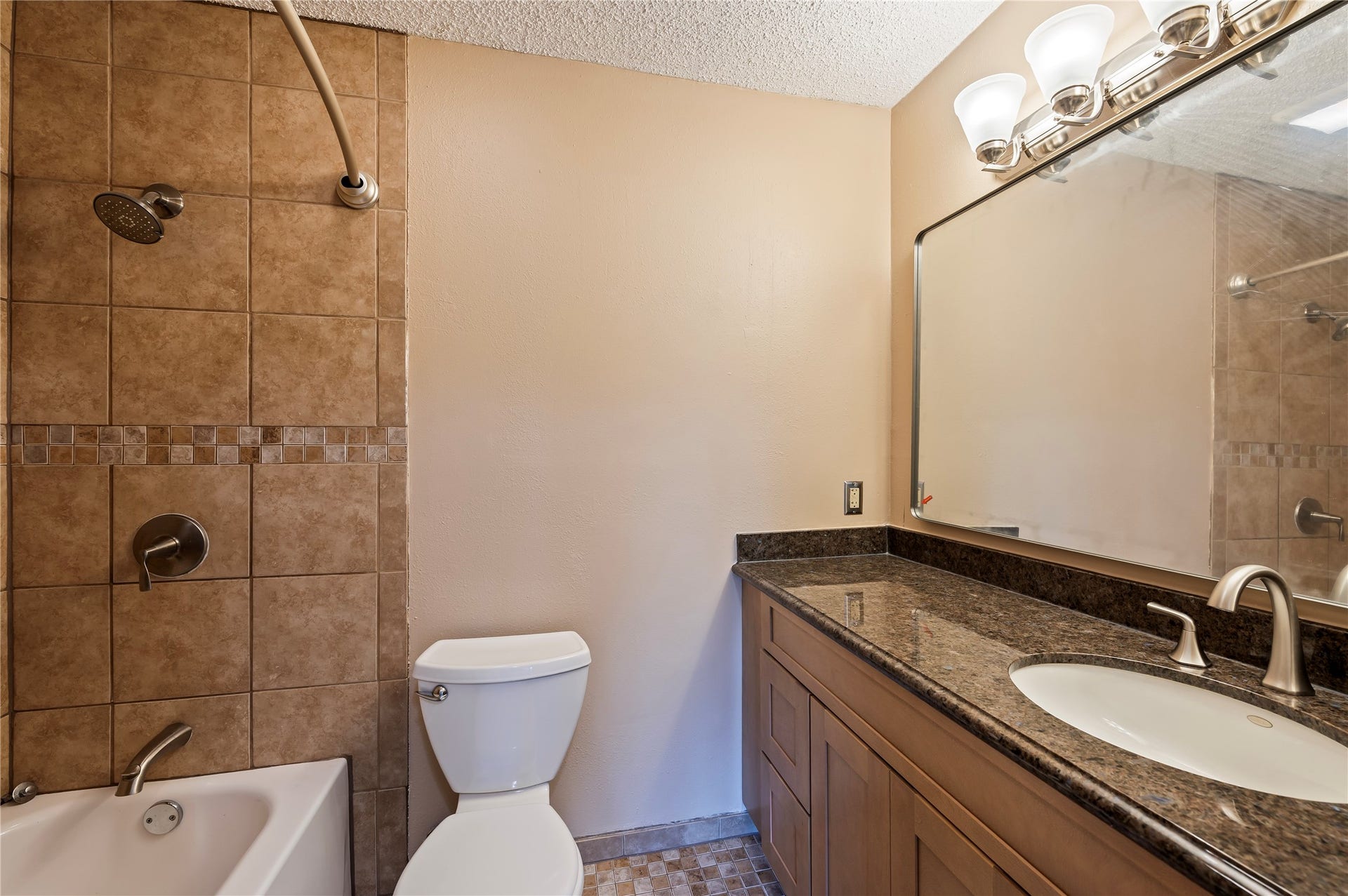 2501 Gulf Freeway, #6A, Dickinson, TX 77539 Primary Bathroom