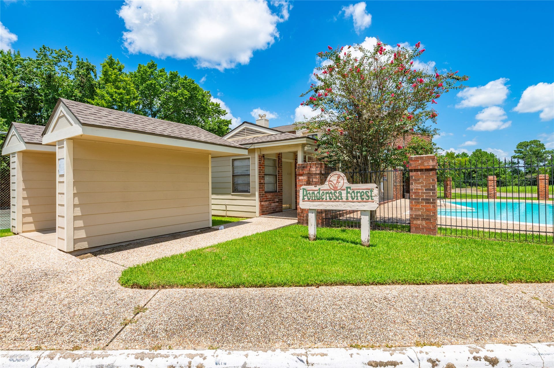 2501 Gulf Freeway, #6A, Dickinson, TX 77539 Pool
