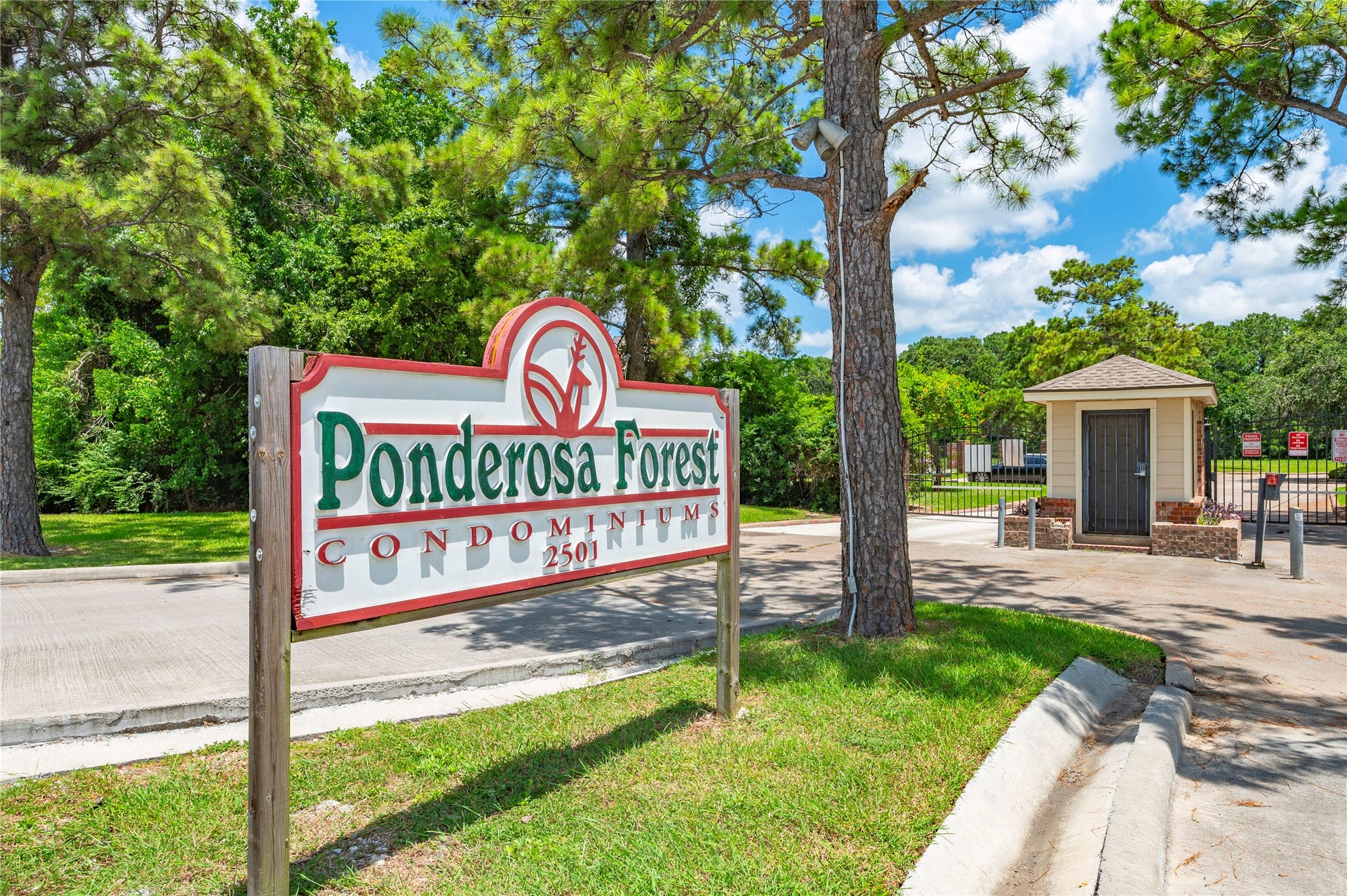 2501 Gulf Freeway, #6A, Dickinson, TX 77539 Gated Entrance