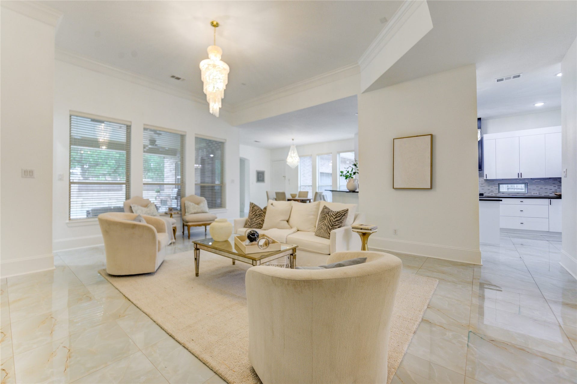 27715 Guthrie Ridge Ln, Katy, TX 77494 The perfect living space that seamlessly flows to breakfast area and kitchen.