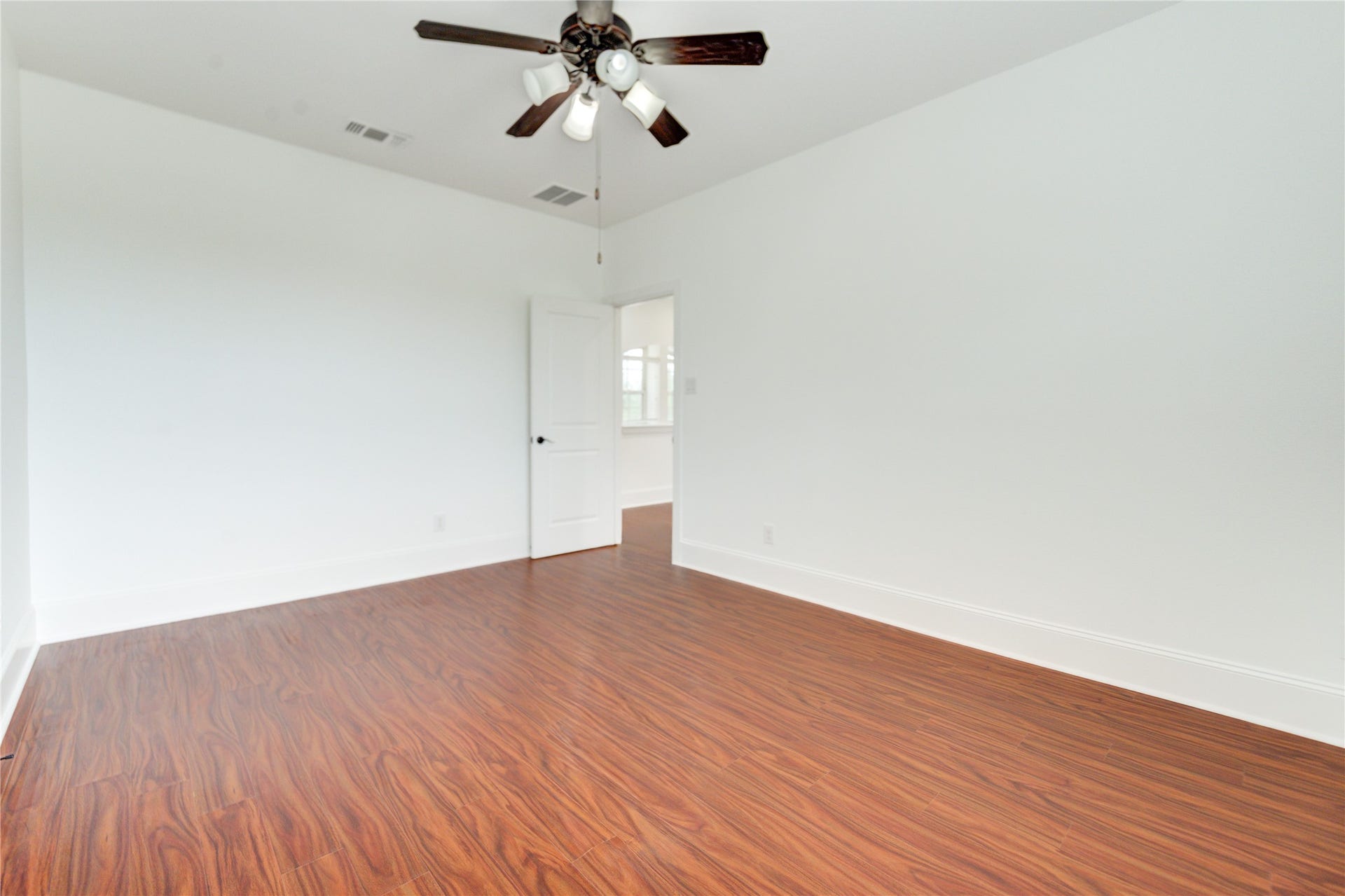 27715 Guthrie Ridge Ln, Katy, TX 77494 Secondary bedroom #2 upstairs with en suite bath.