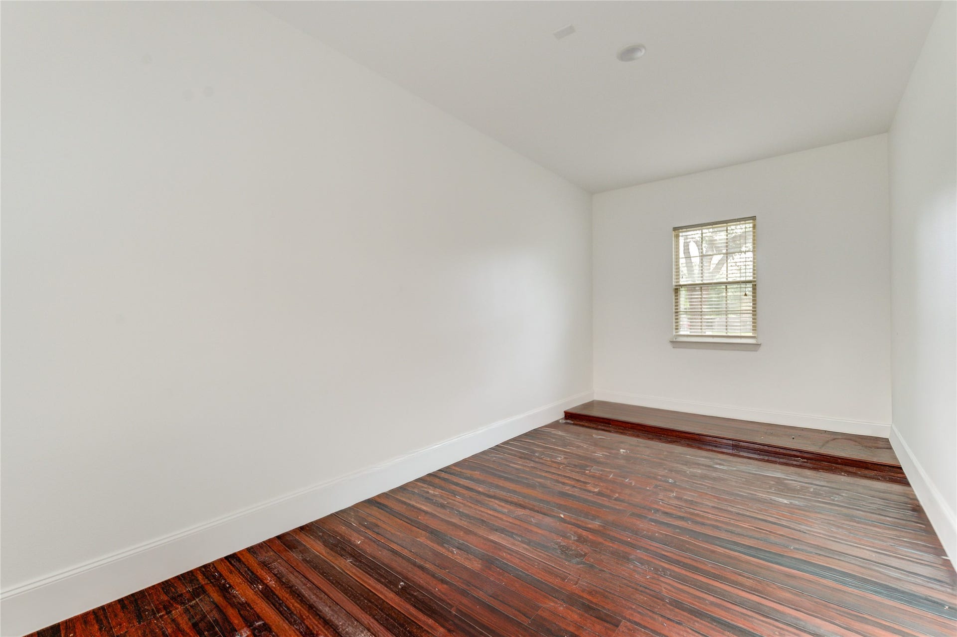 27715 Guthrie Ridge Ln, Katy, TX 77494 A 1-car garage transformed into a fully air-conditioned gym, storage, and multipurpose flex space, offering both functionality and comfort.